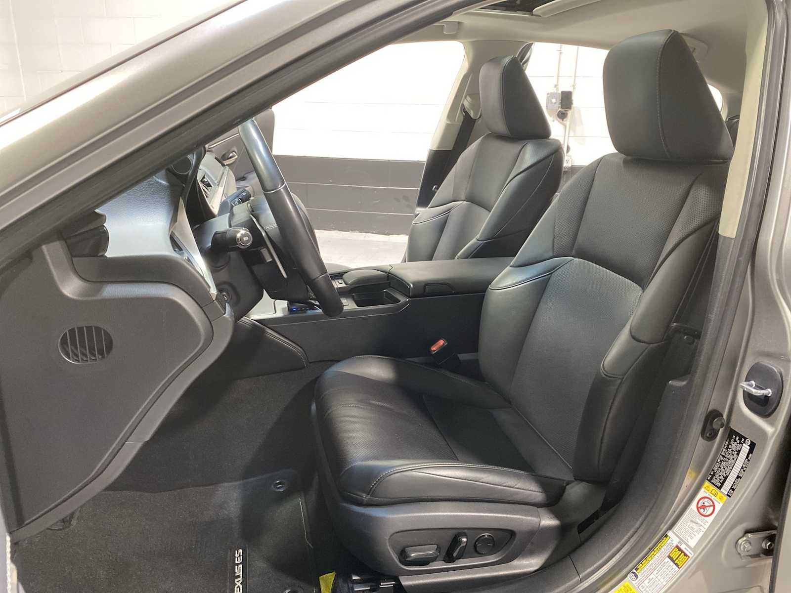 Thumbnail: 2019 Lexus ES - 11