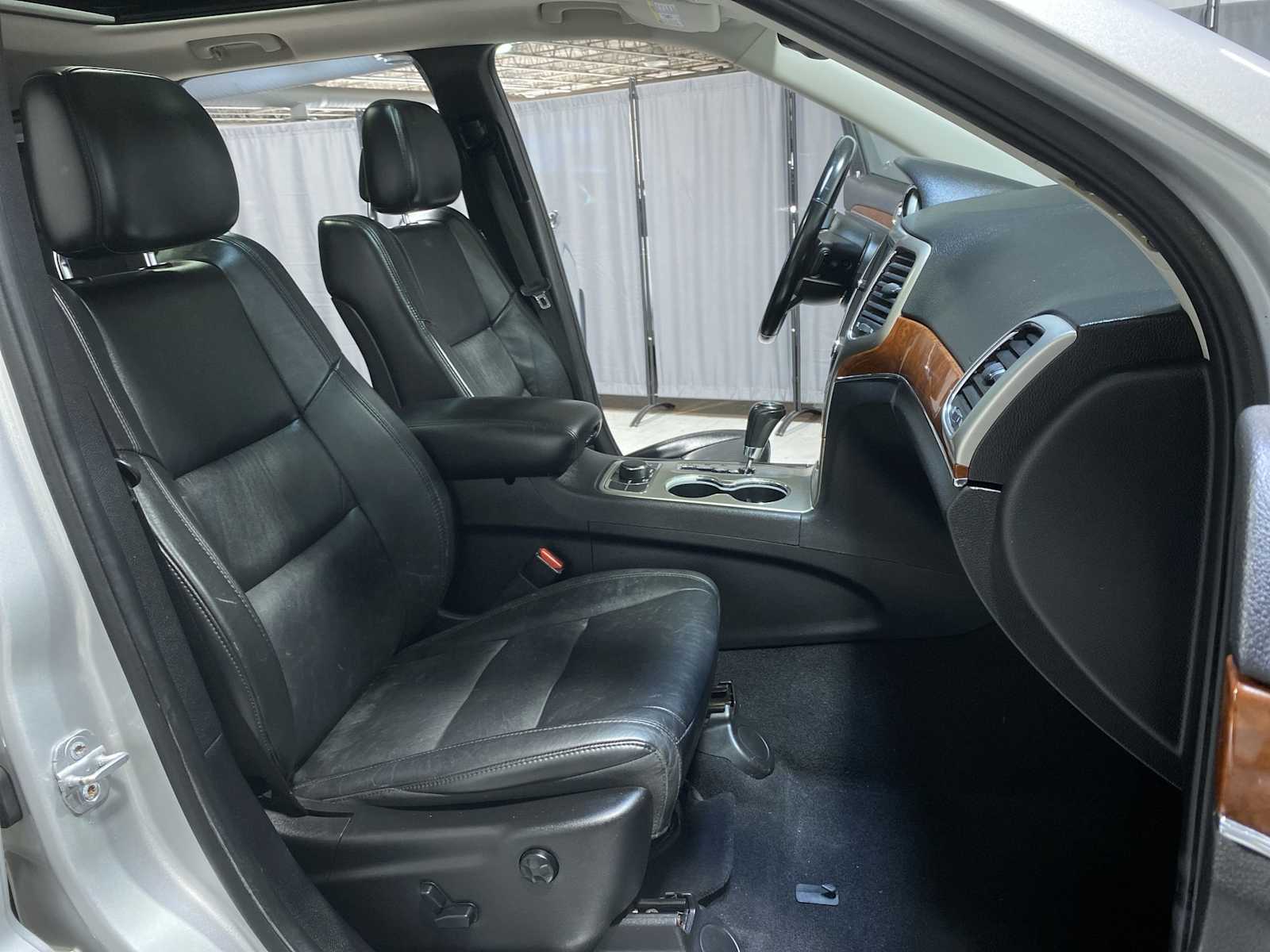 Thumbnail: 2012 Jeep Grand Cherokee - 14