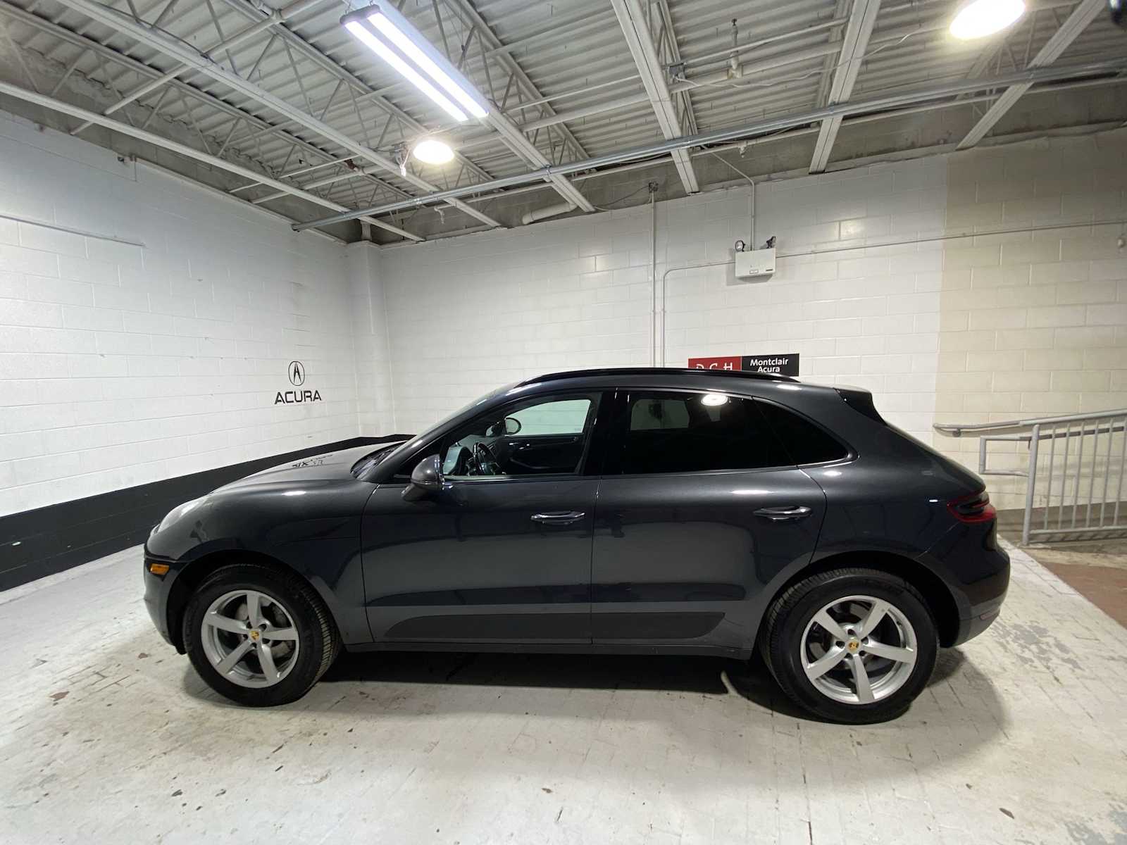 Thumbnail: 2017 Porsche Macan - 3