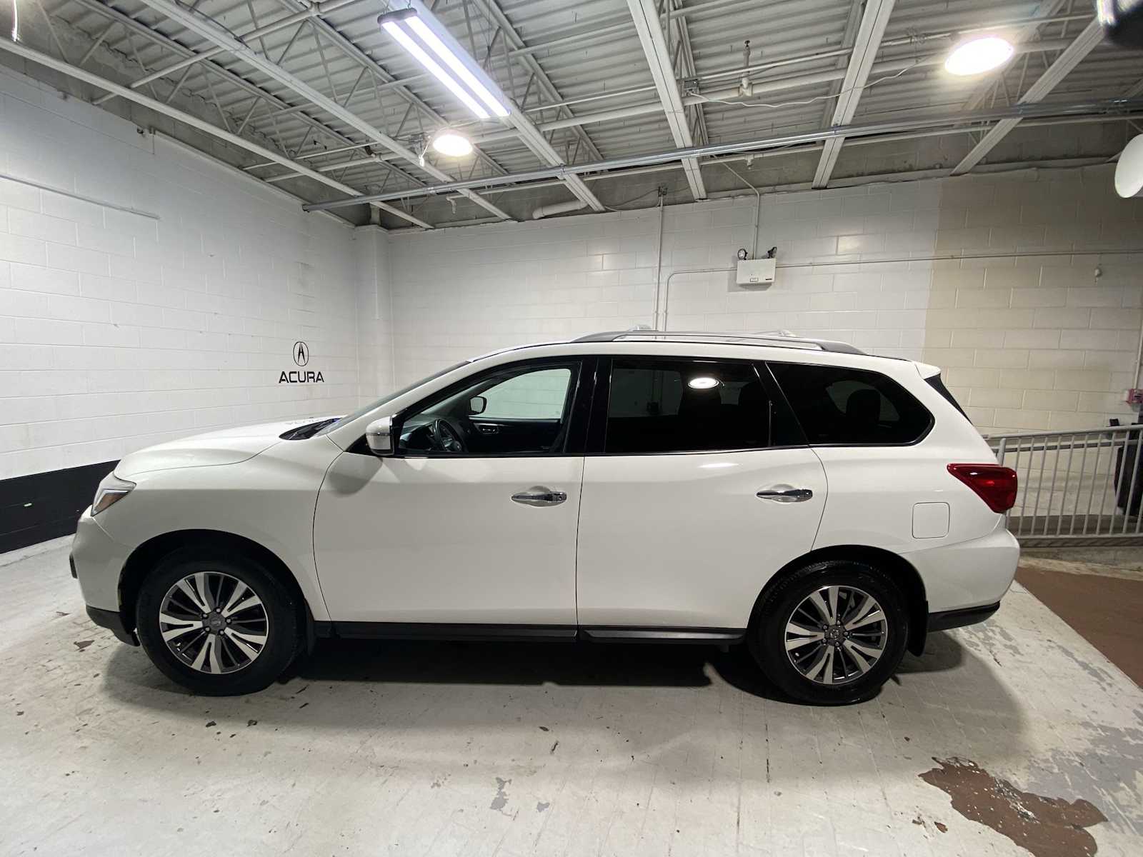 Thumbnail: 2019 Nissan Pathfinder - 3