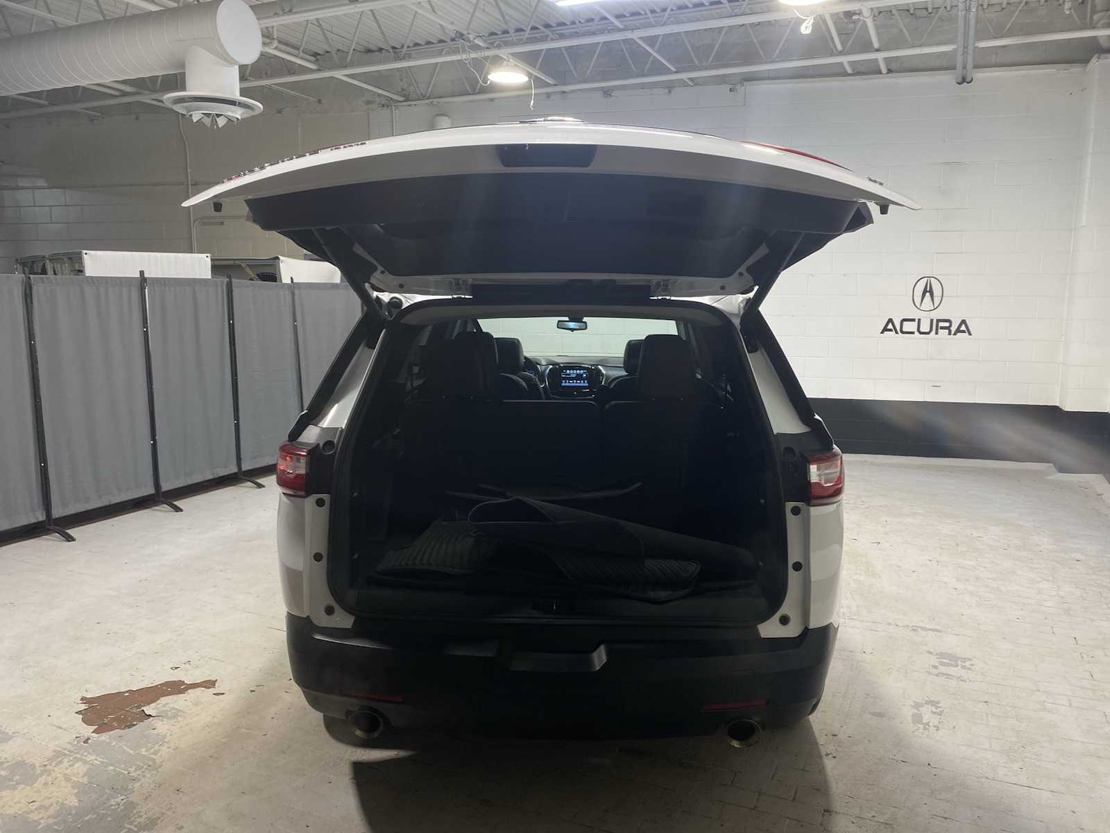 Thumbnail: 2018 Chevrolet Traverse - 19