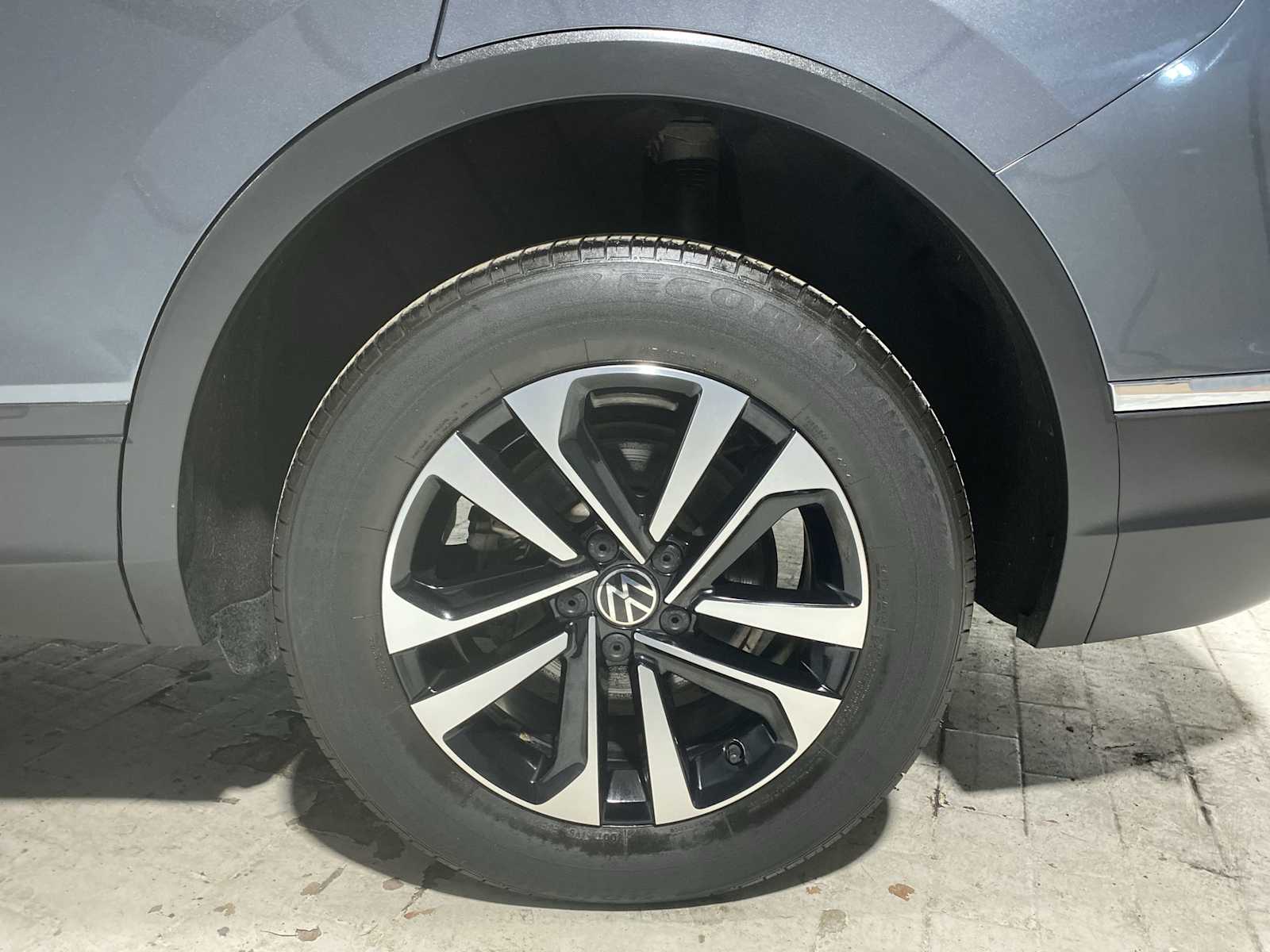 Thumbnail: 2022 Volkswagen Tiguan - 8