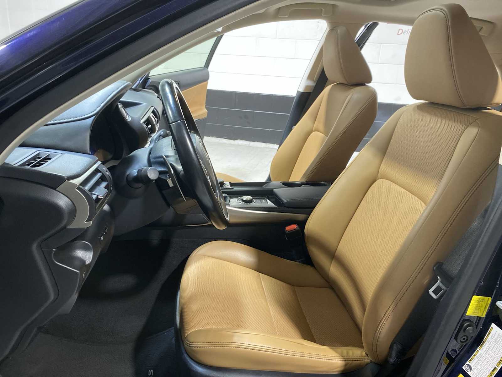 Thumbnail: 2017 Lexus IS - 11