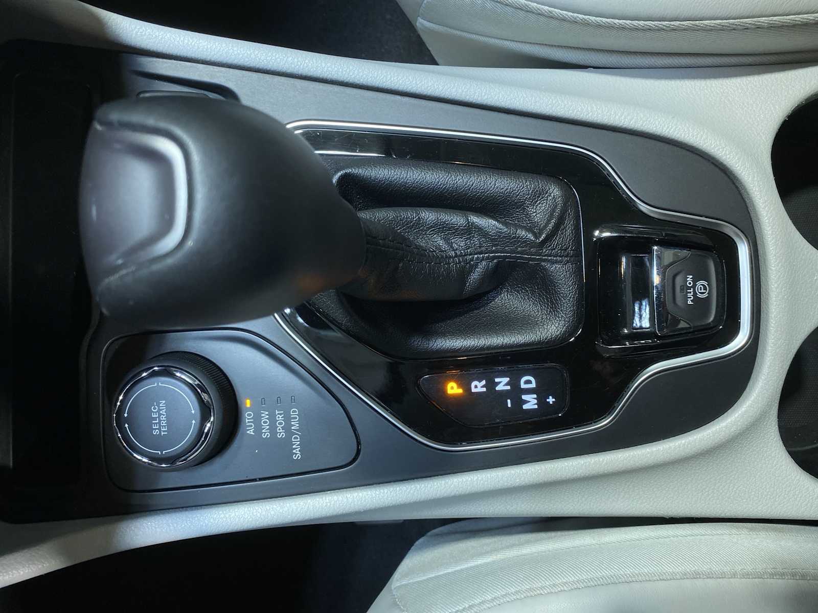 Thumbnail: 2020 Jeep Cherokee - 17