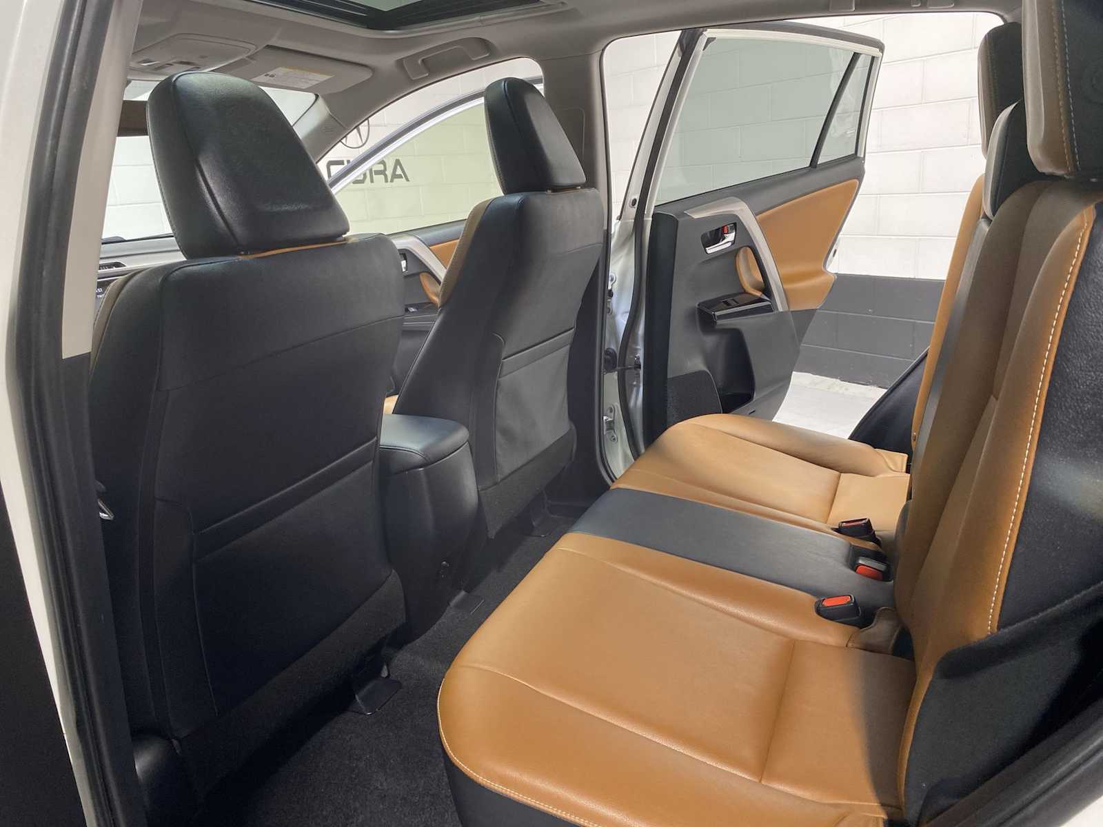 Thumbnail: 2018 Toyota RAV4 - 12