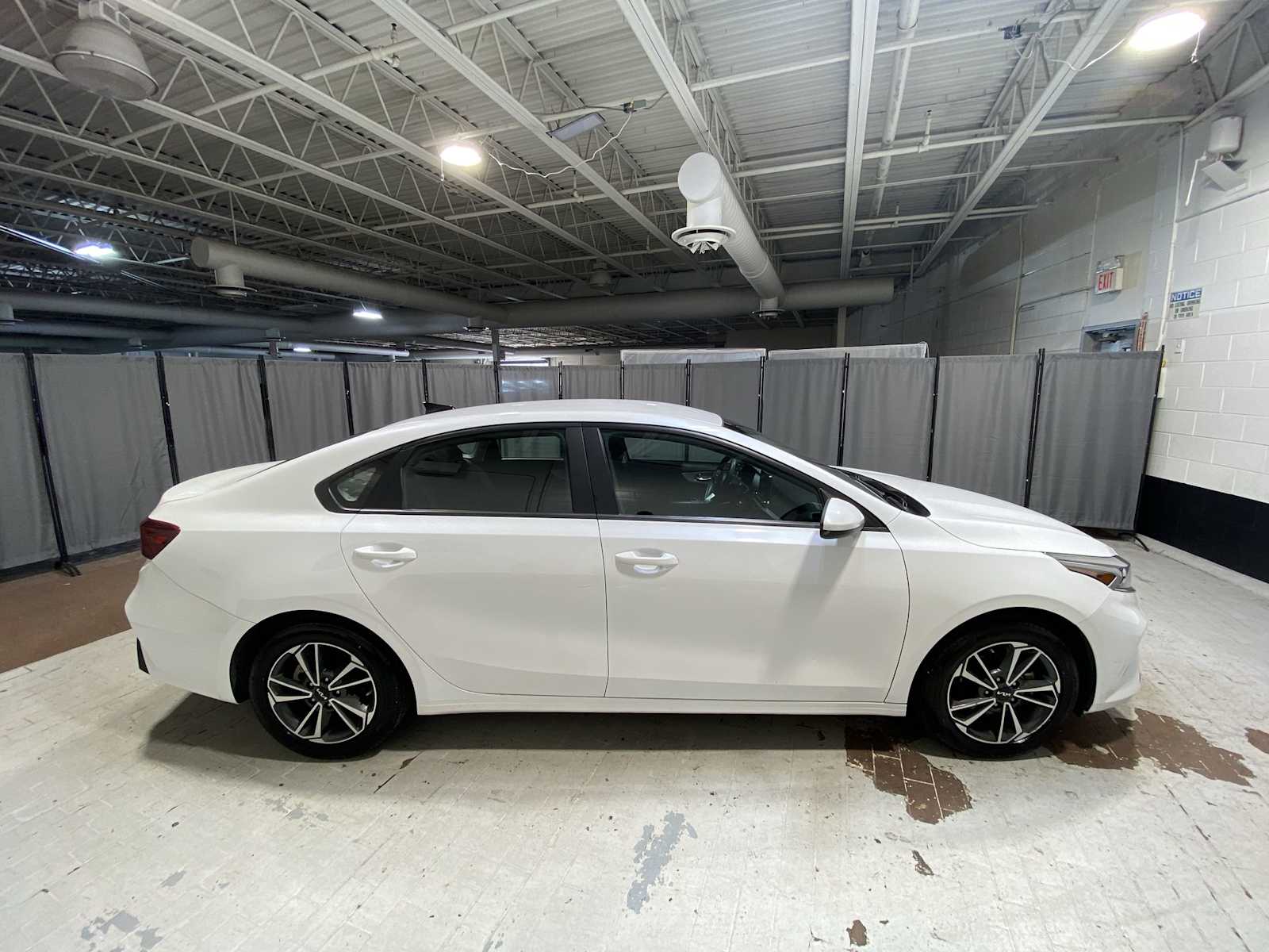 Thumbnail: 2023 Kia Forte - 27