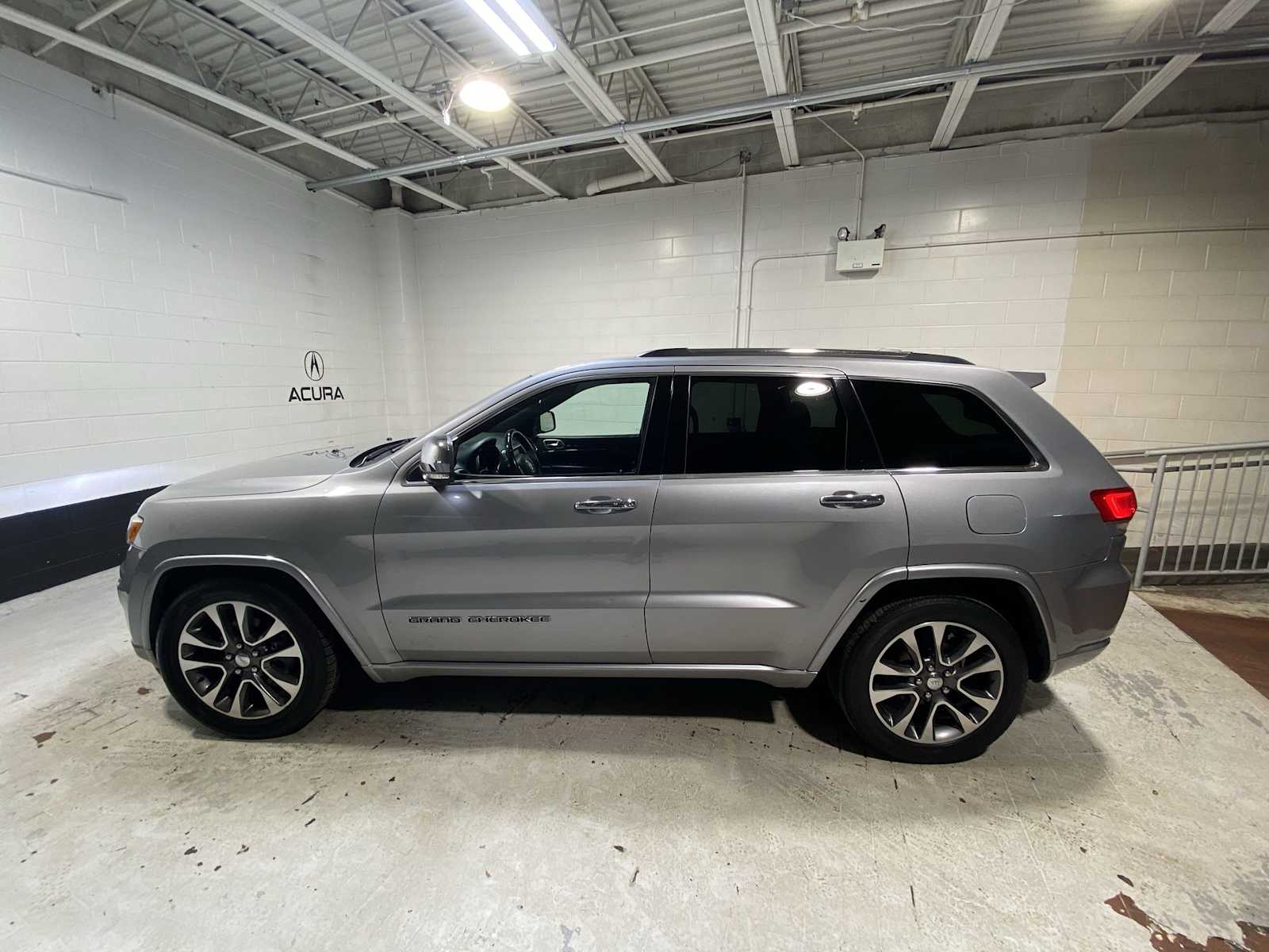 Thumbnail: 2018 Jeep Grand Cherokee - 3