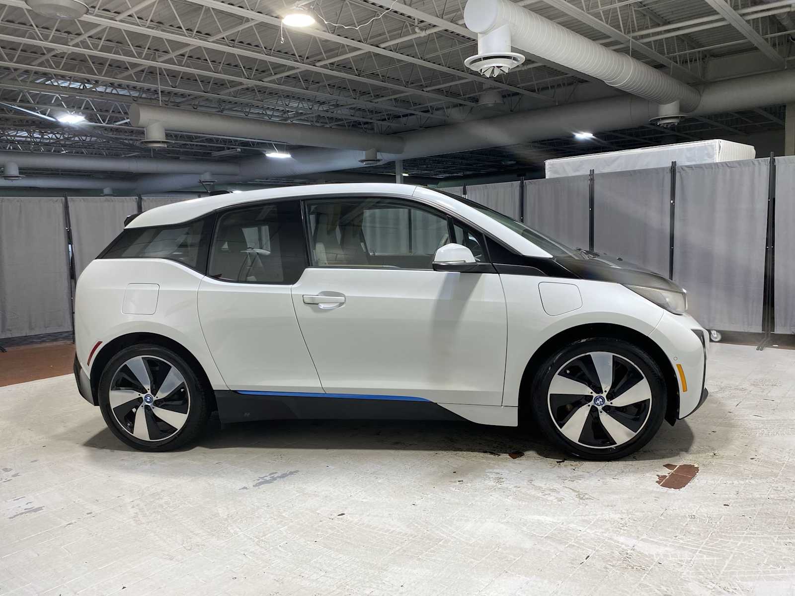 Thumbnail: 2014 BMW i3 - 27