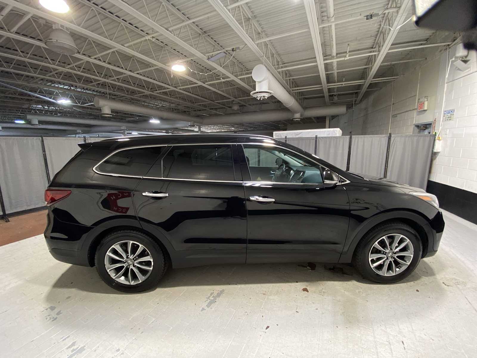 Thumbnail: 2017 Hyundai Santa Fe - 27
