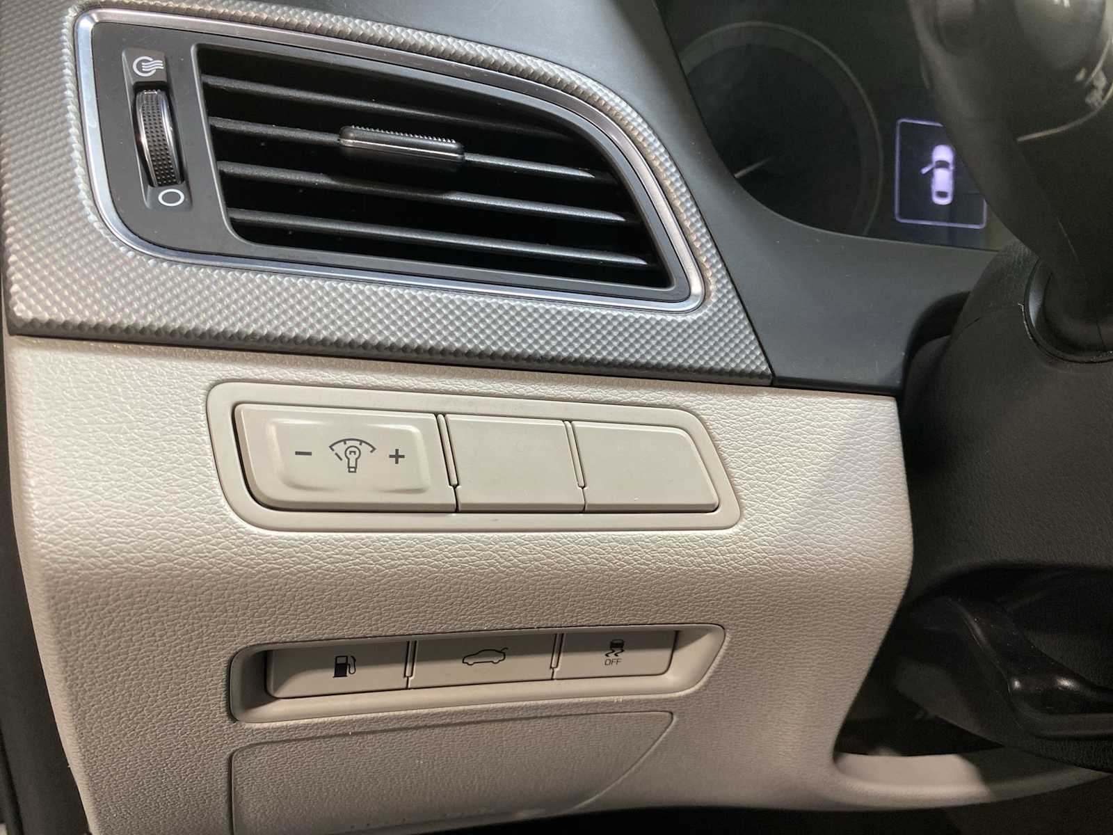 Thumbnail: 2016 Hyundai Sonata - 24