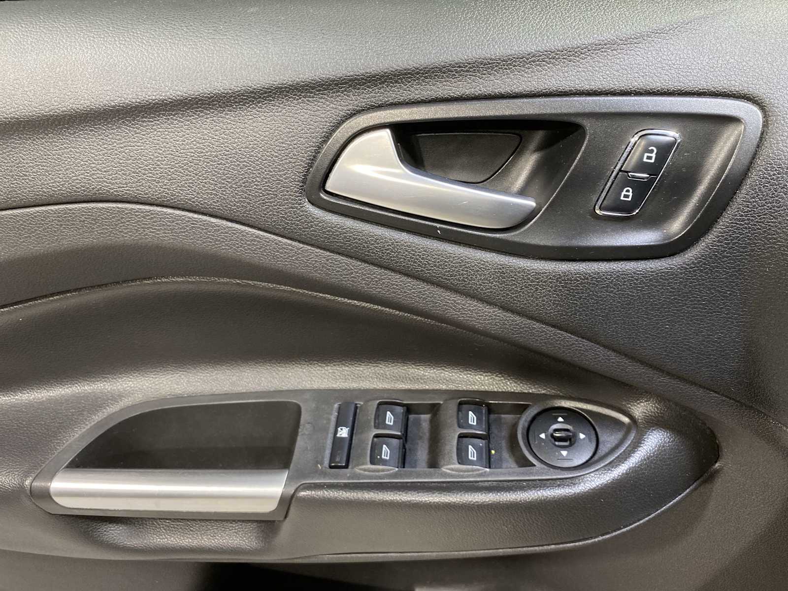 Thumbnail: 2016 Ford Escape - 23