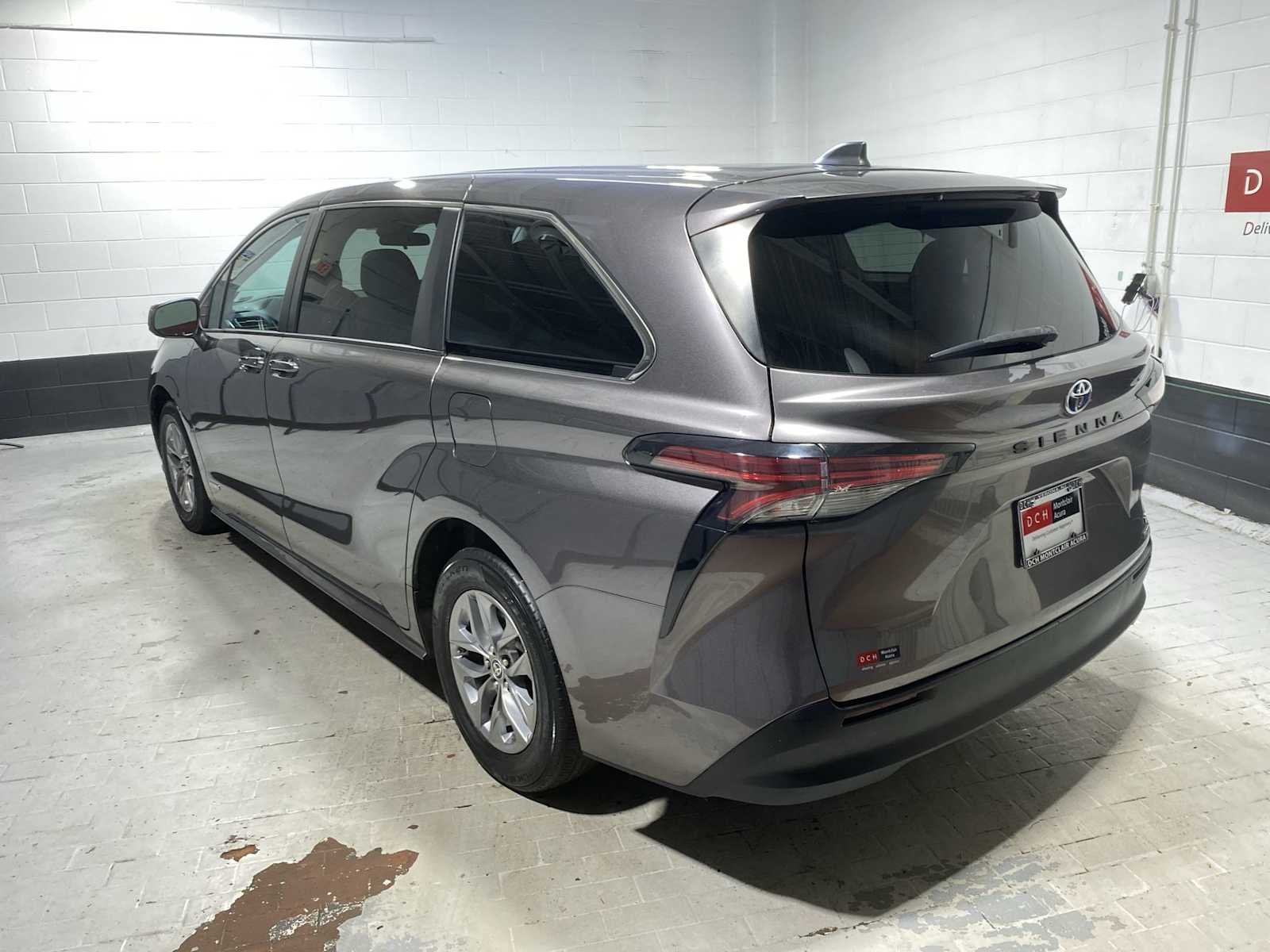 Thumbnail: 2021 Toyota Sienna - 4