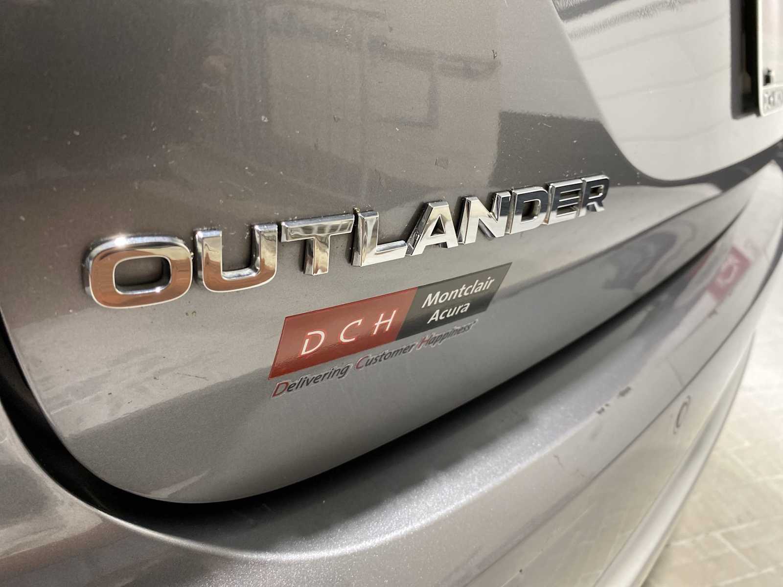 Thumbnail: 2022 Mitsubishi Outlander - 7