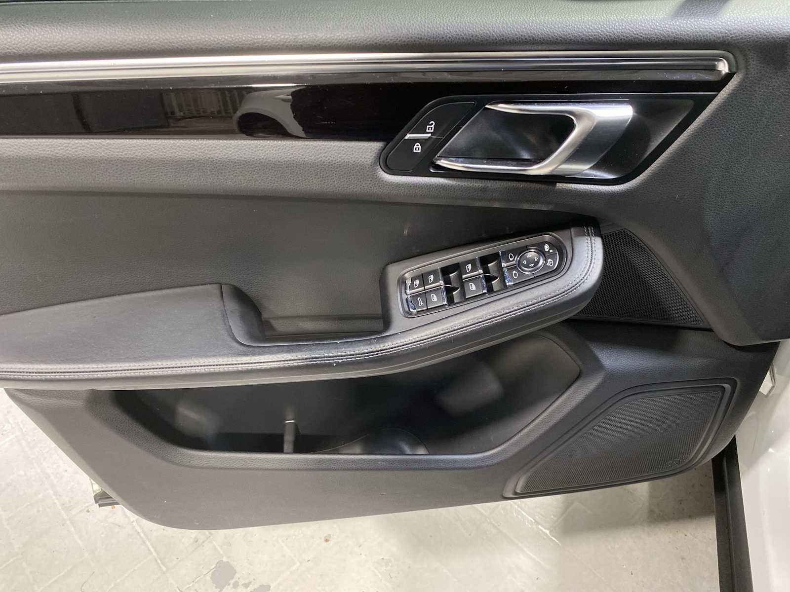 Thumbnail: 2020 Porsche Macan - 23