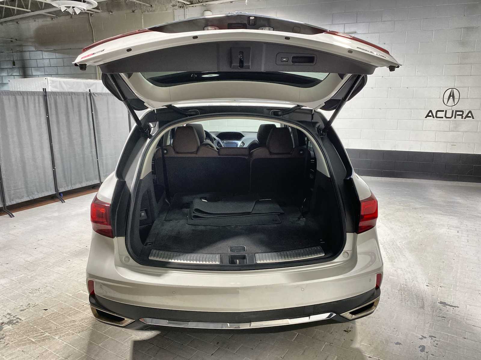 Thumbnail: 2020 Acura MDX - 19