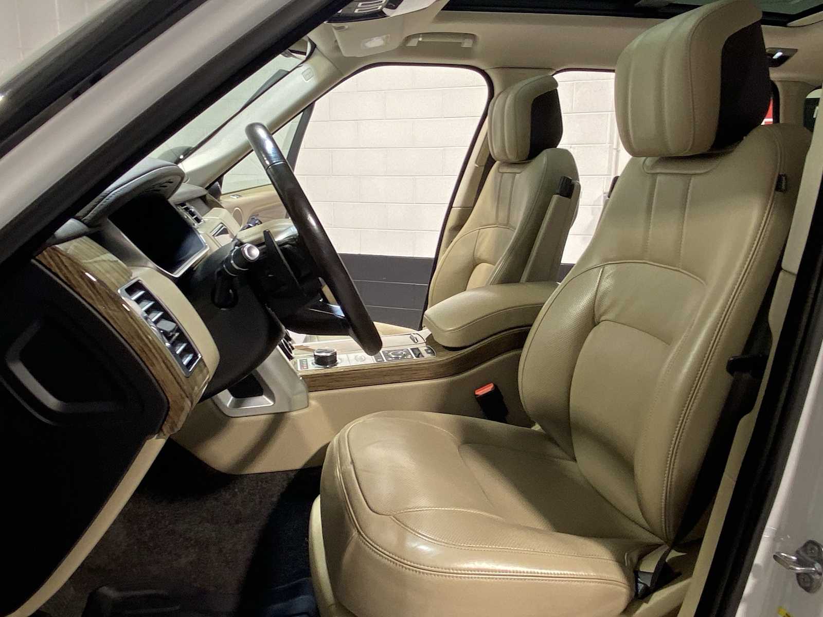 Thumbnail: 2020 Land Rover Range Rover - 10