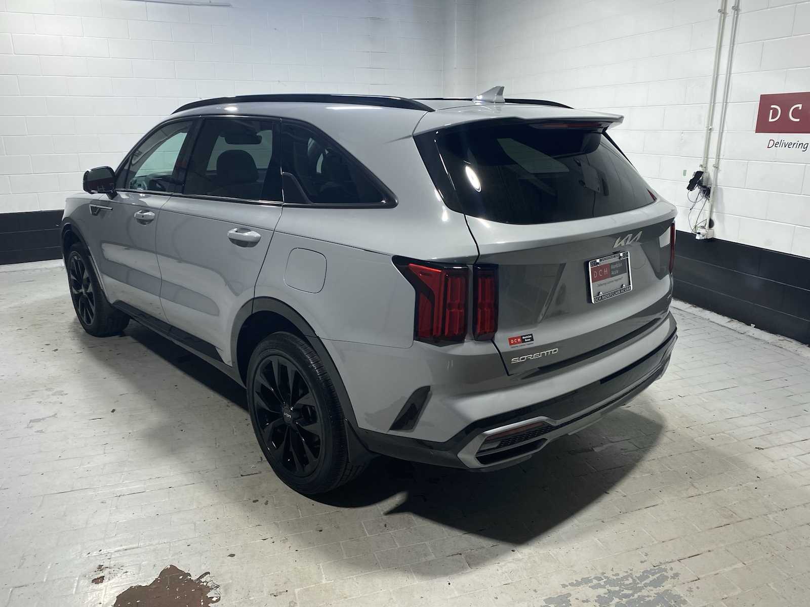 Thumbnail: 2023 Kia Sorento - 4