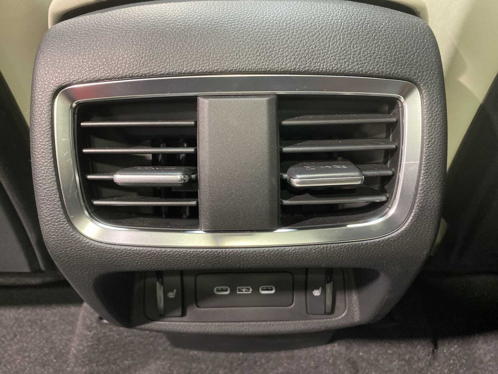 Thumbnail: 2025 Acura RDX - 25