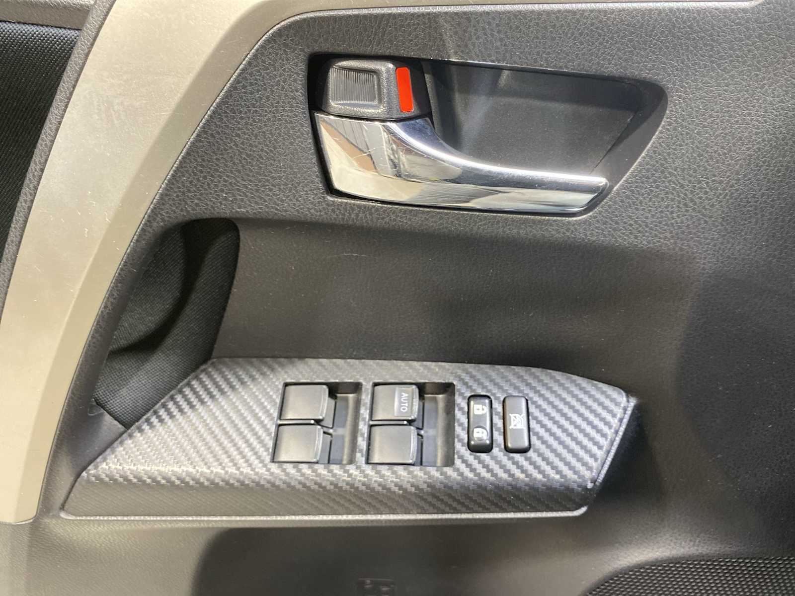 Thumbnail: 2015 Toyota RAV4 - 23