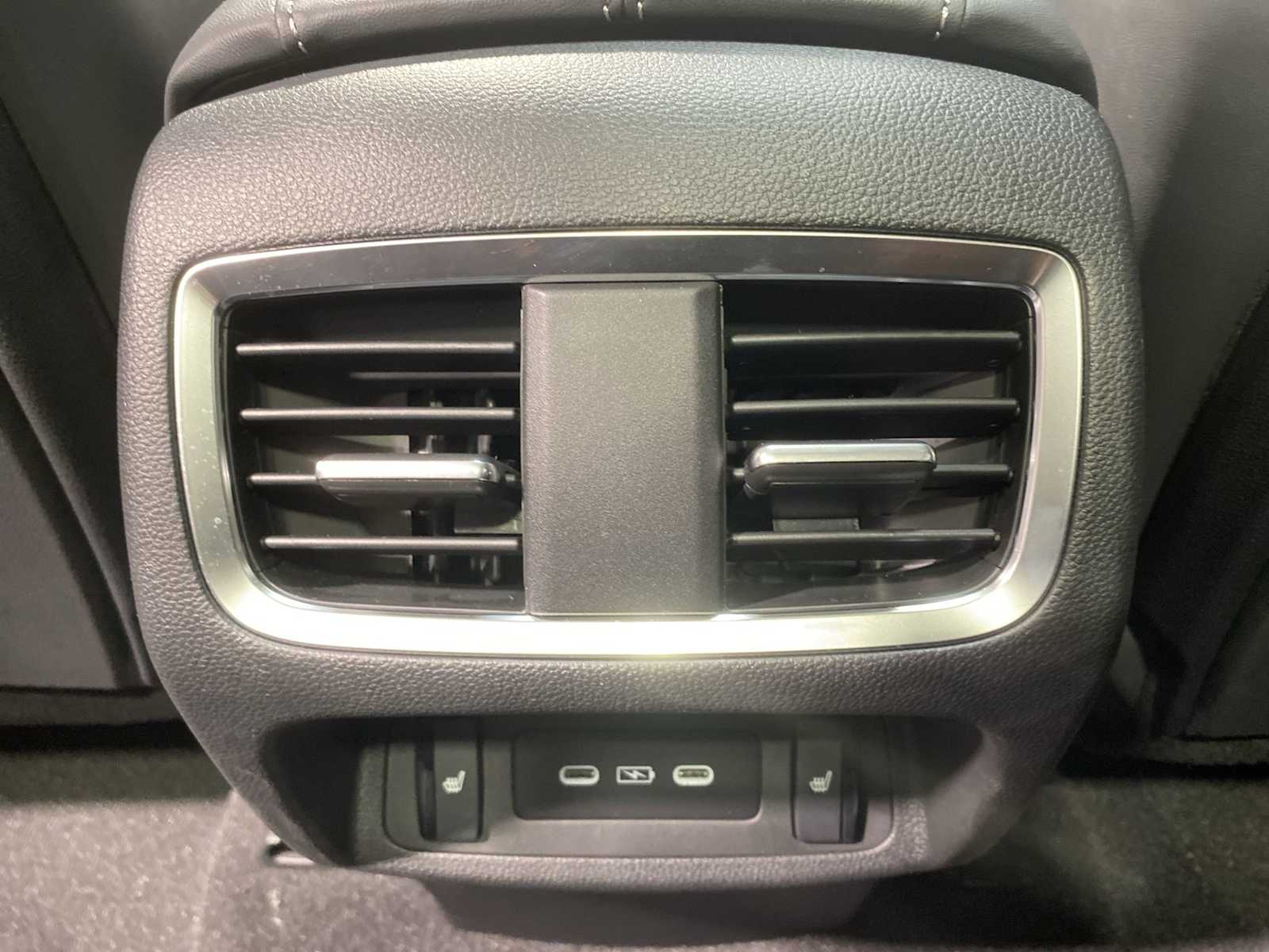 Thumbnail: 2025 Acura RDX - 25