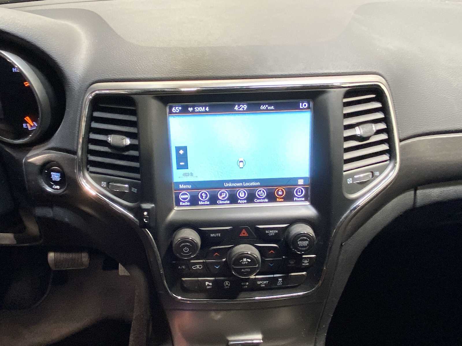 Thumbnail: 2018 Jeep Grand Cherokee - 16