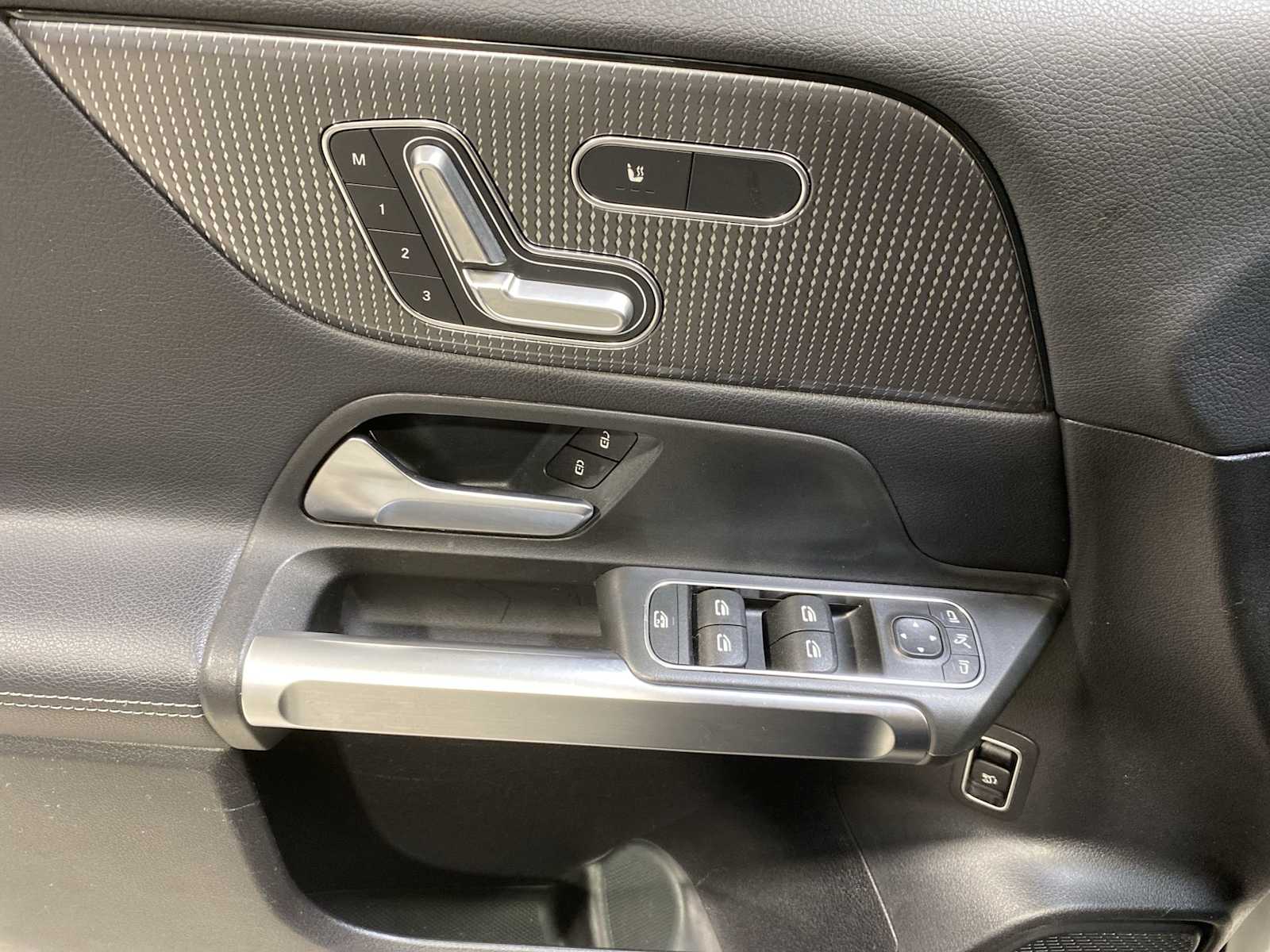 Thumbnail: 2021 Mercedes-Benz GLB - 23