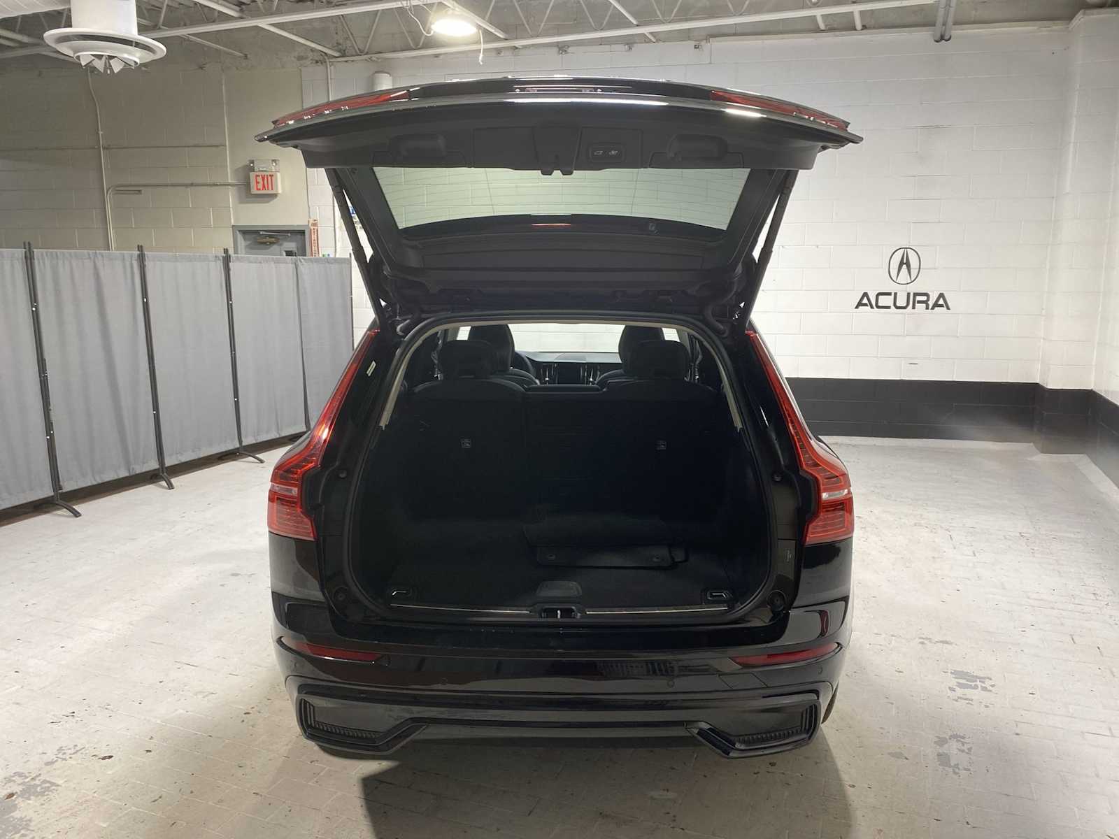 Thumbnail: 2023 Volvo XC60 - 19