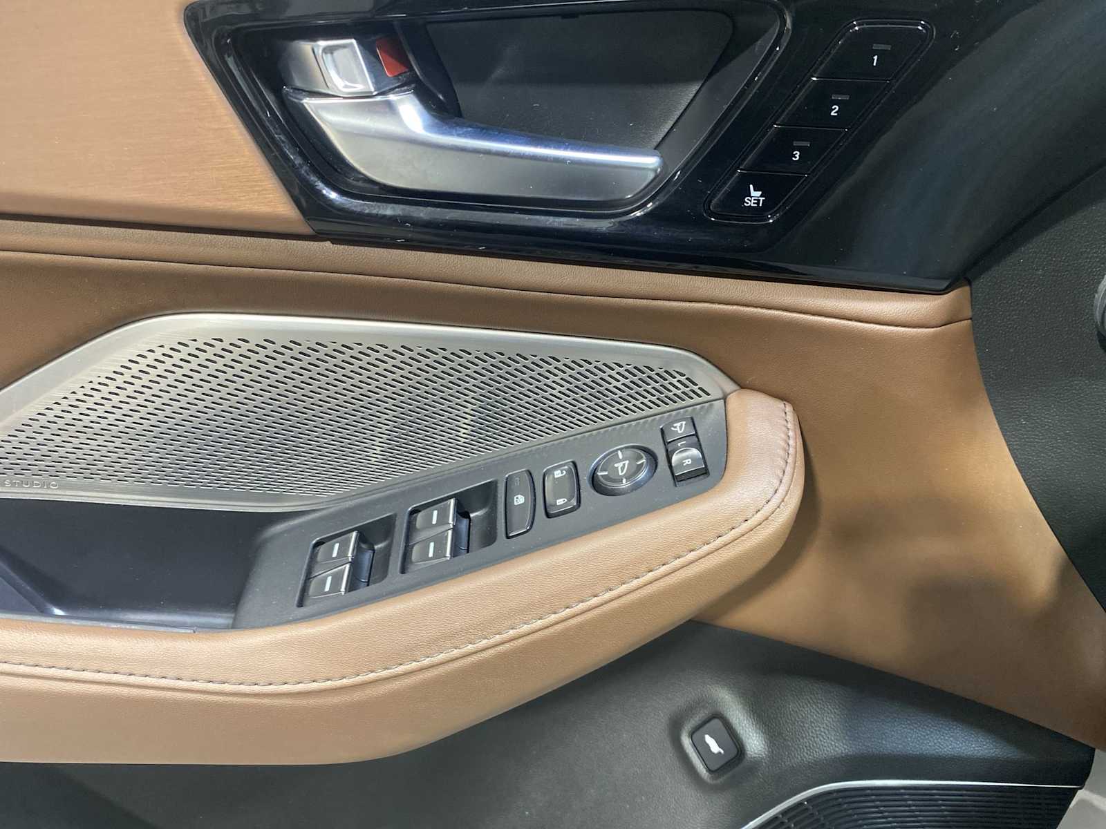 Thumbnail: 2023 Acura MDX - 23