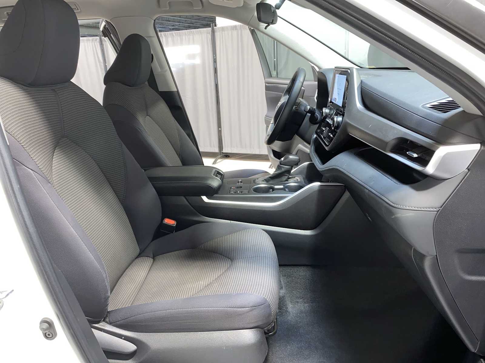 Thumbnail: 2023 Toyota Highlander - 14