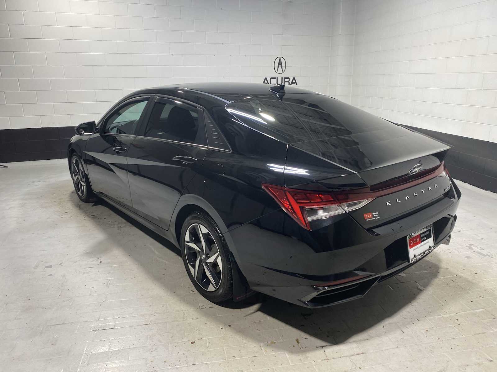 Thumbnail: 2023 Hyundai Elantra - 4