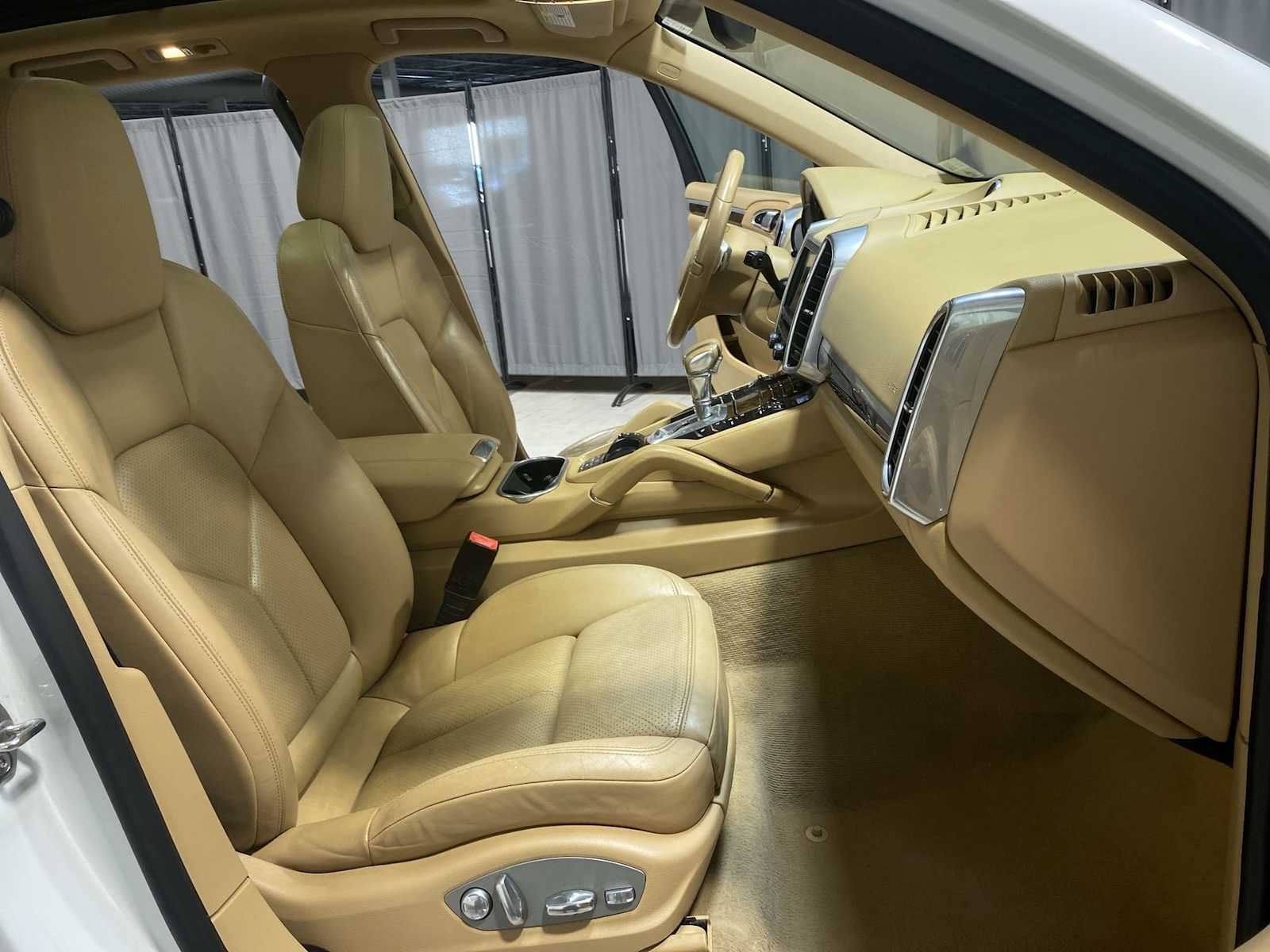 Thumbnail: 2014 Porsche Cayenne - 14