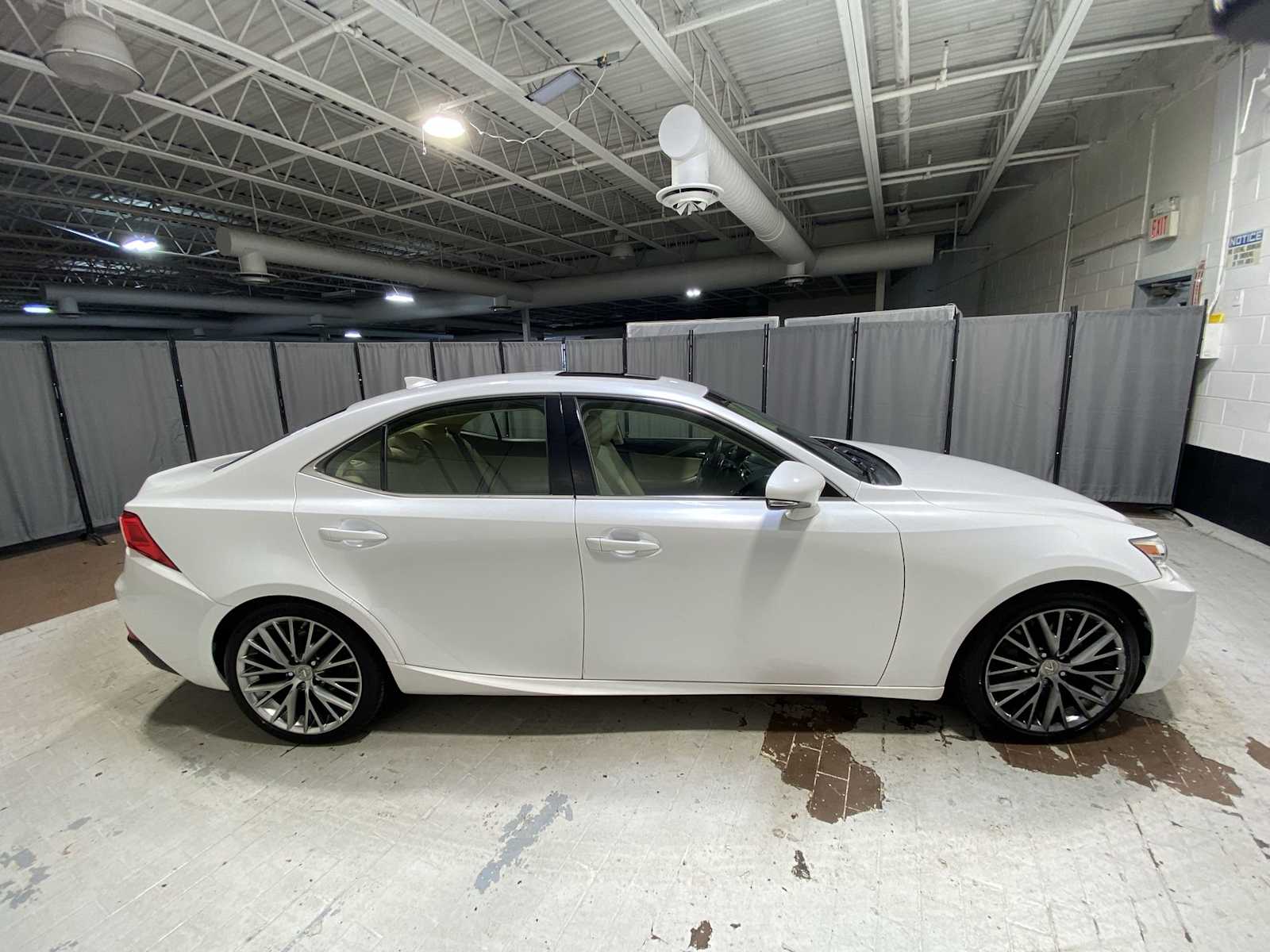 Thumbnail: 2016 Lexus IS - 27