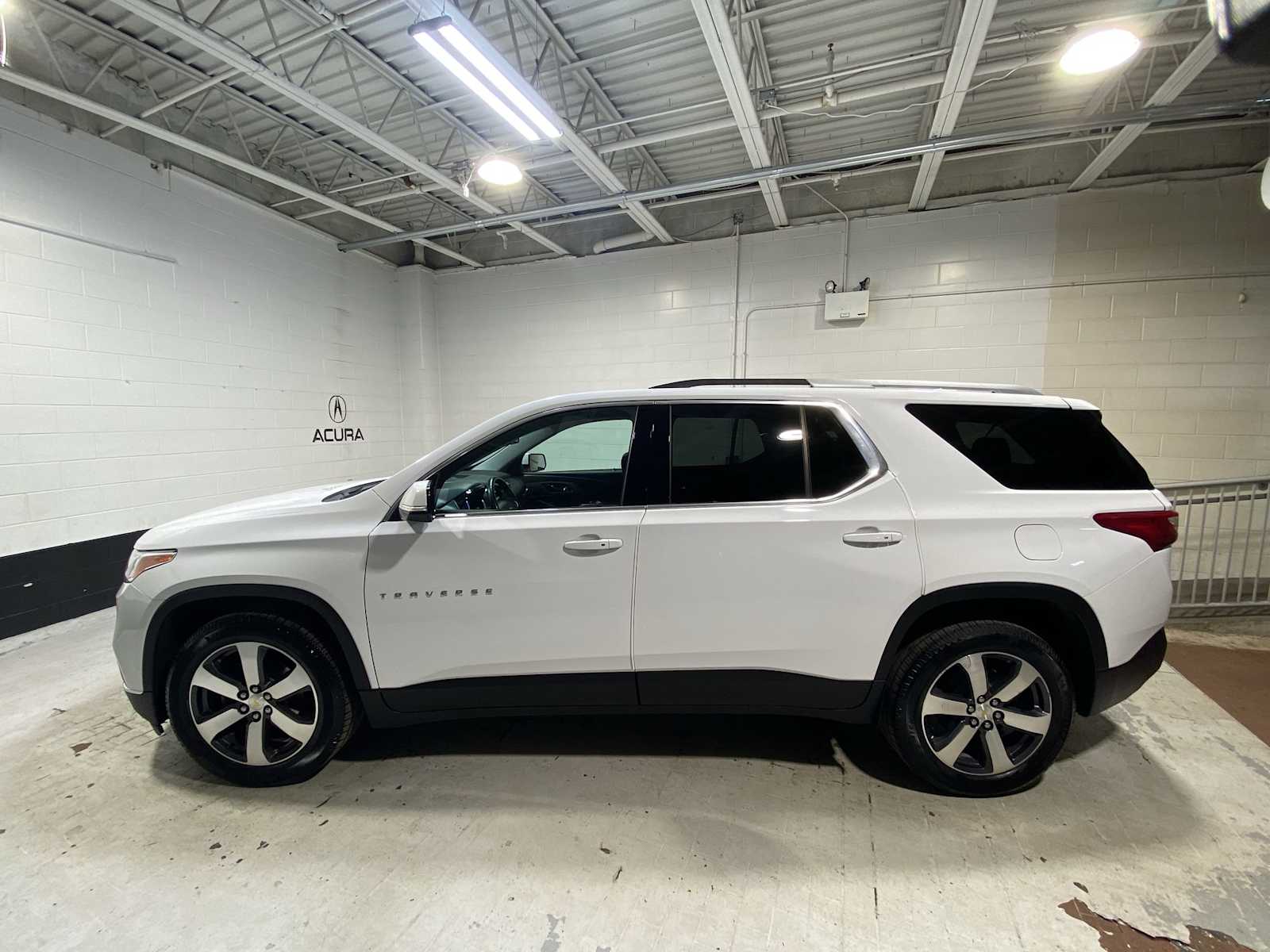 Thumbnail: 2018 Chevrolet Traverse - 3