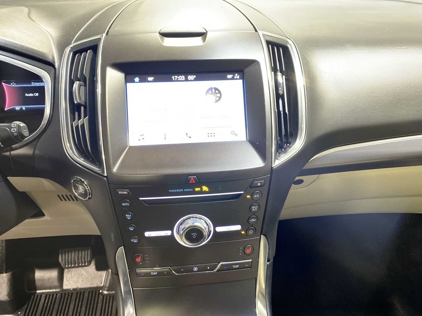 Thumbnail: 2019 Ford Edge - 16