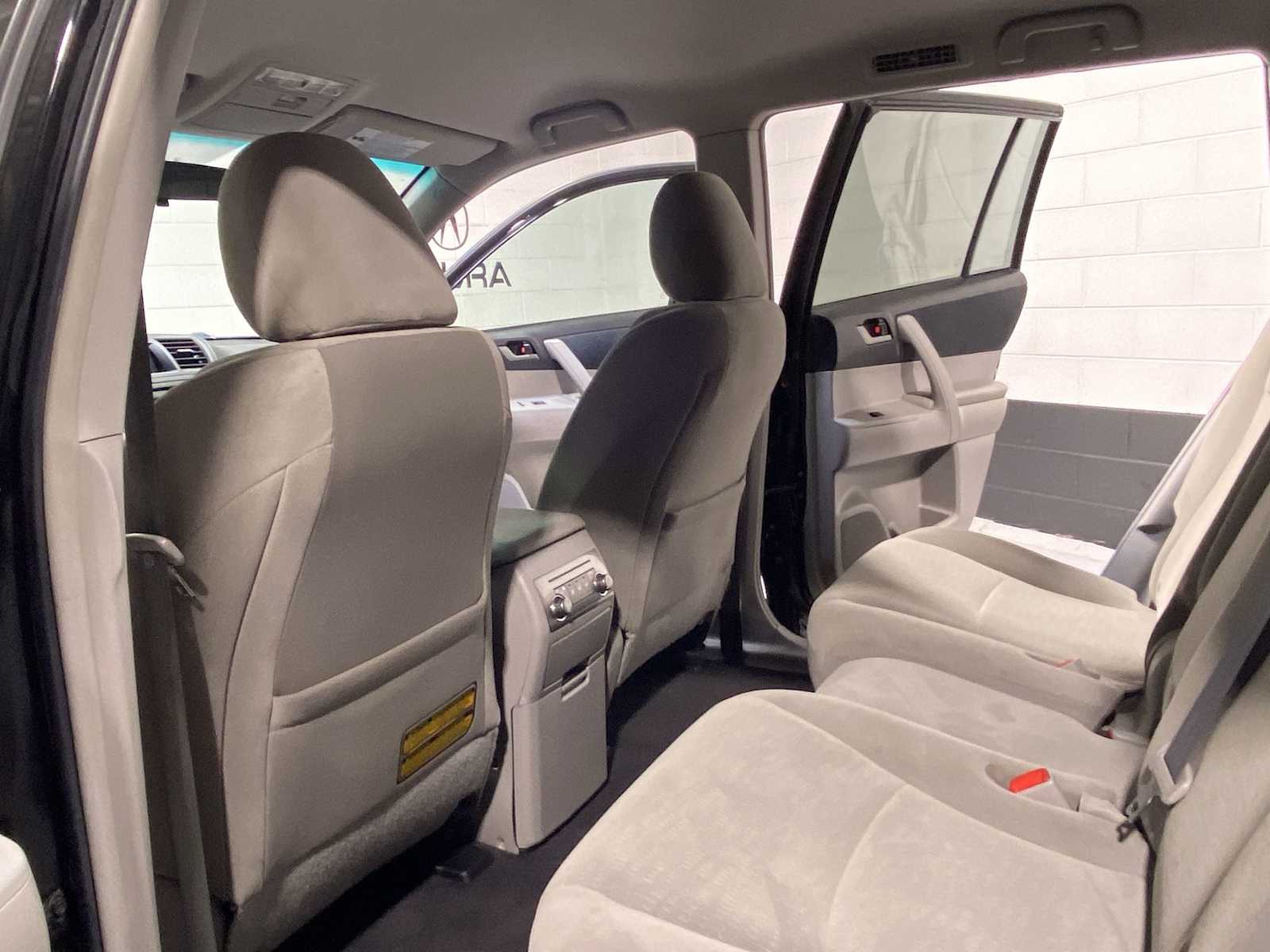 Thumbnail: 2012 Toyota Highlander - 12