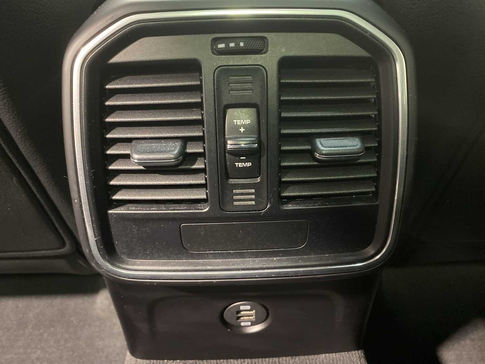 Thumbnail: 2017 Porsche Macan - 25