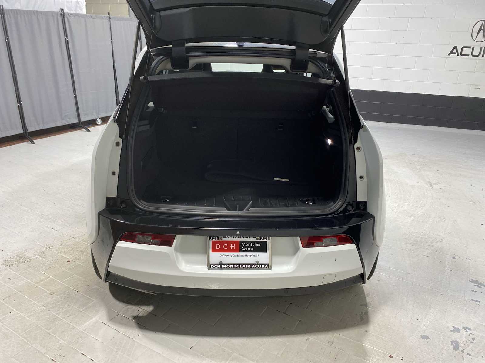 Thumbnail: 2014 BMW i3 - 19