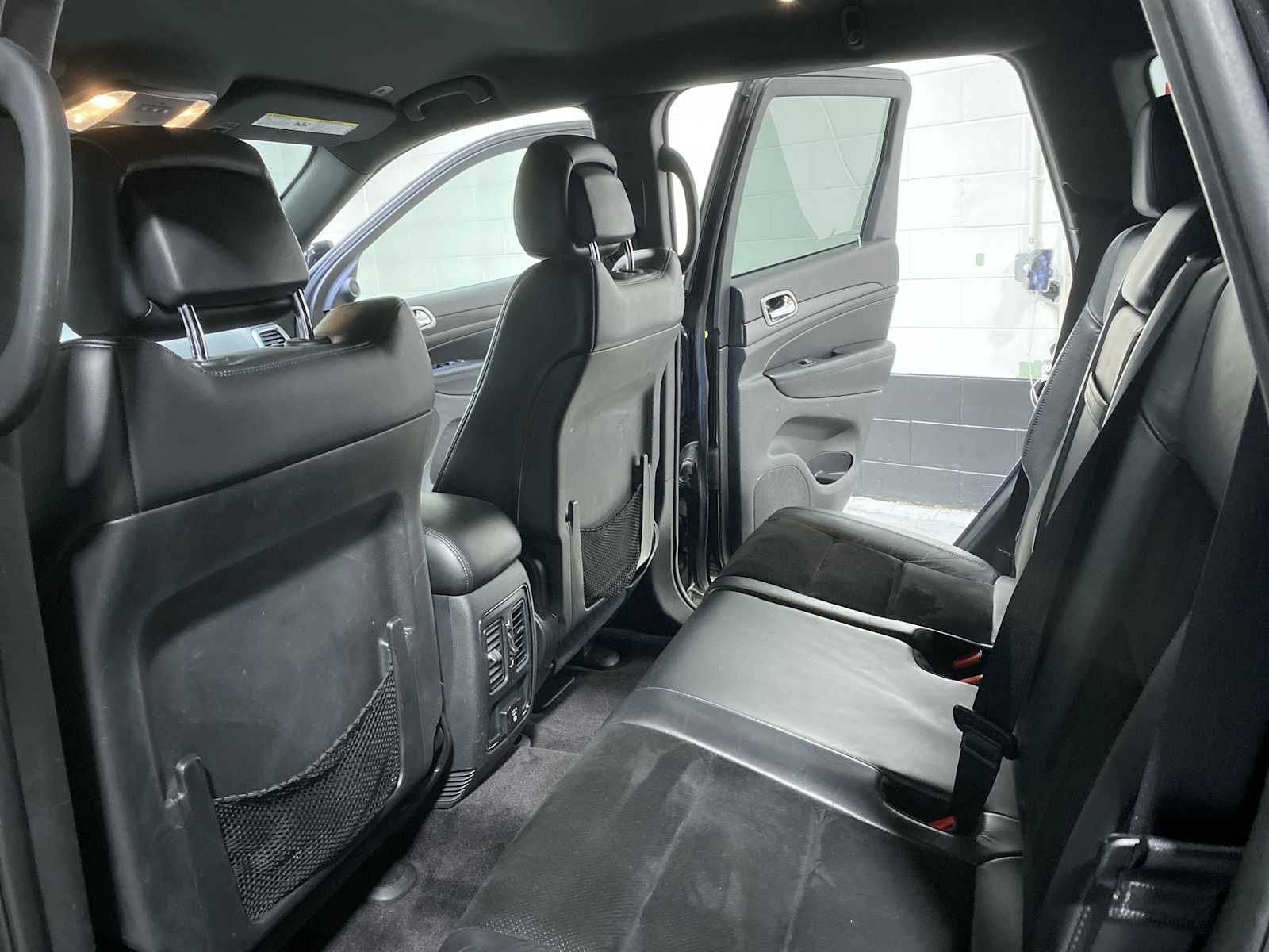 Thumbnail: 2017 Jeep Grand Cherokee - 12