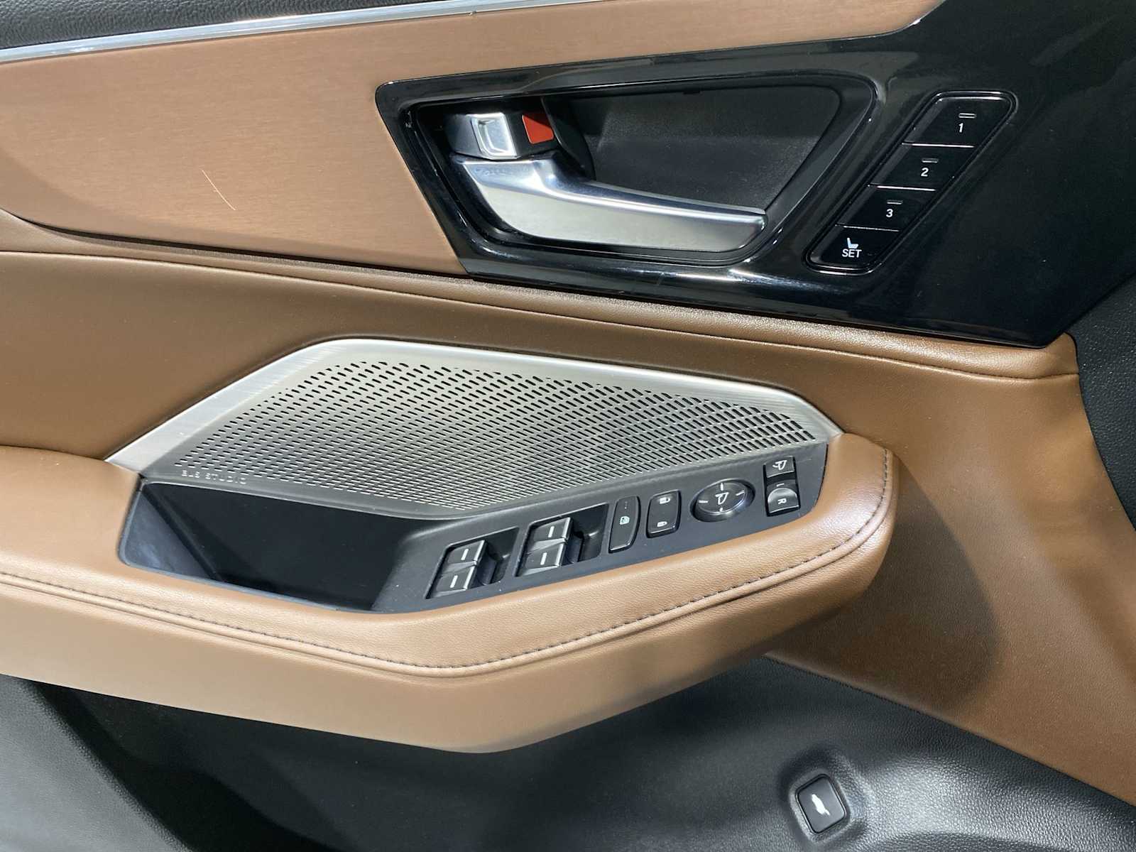 Thumbnail: 2023 Acura MDX - 23