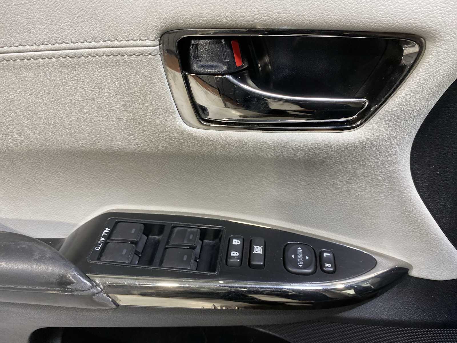 Thumbnail: 2016 Toyota Avalon - 23