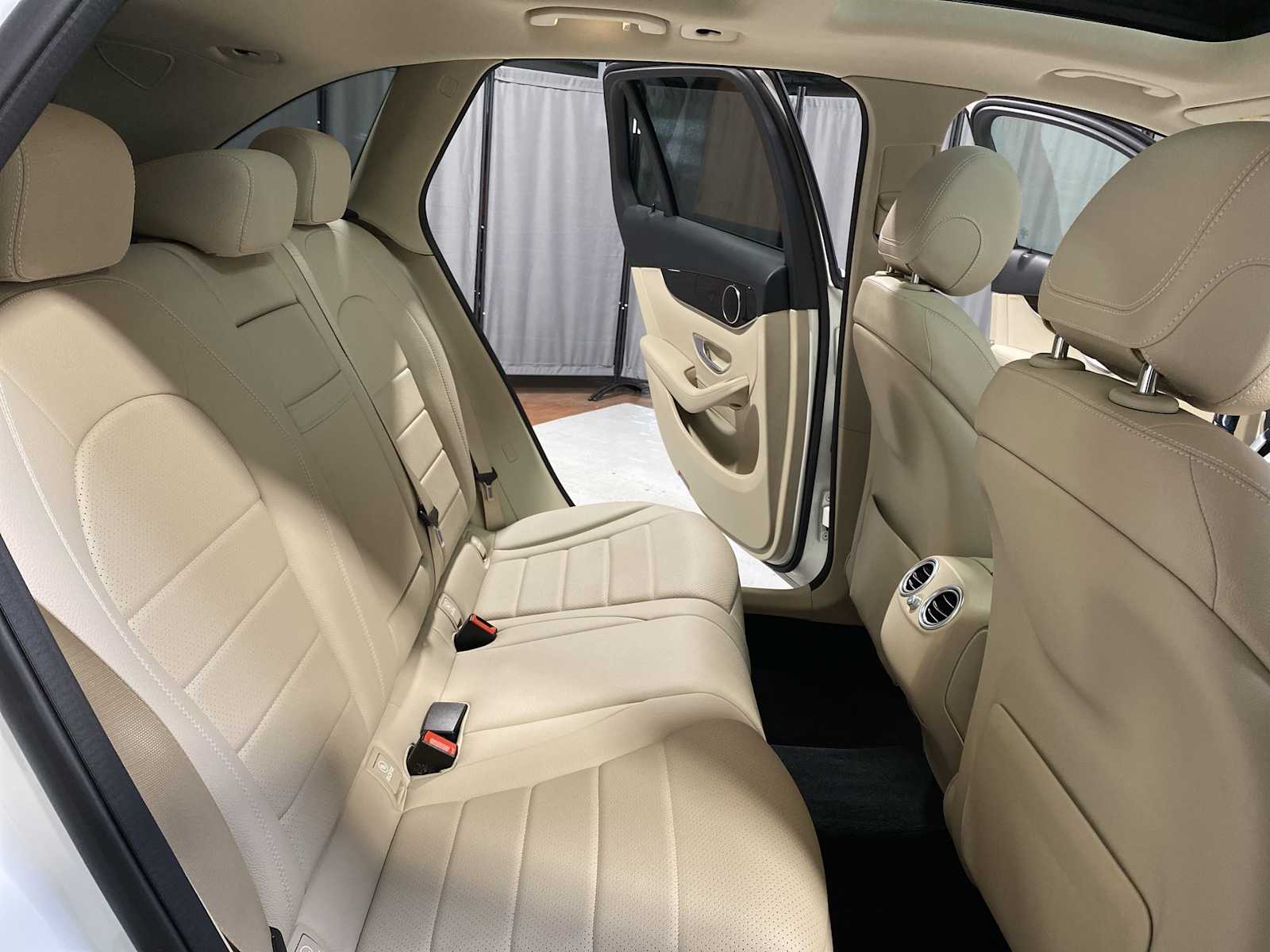 2021 Mercedes-Benz GLC 300 13