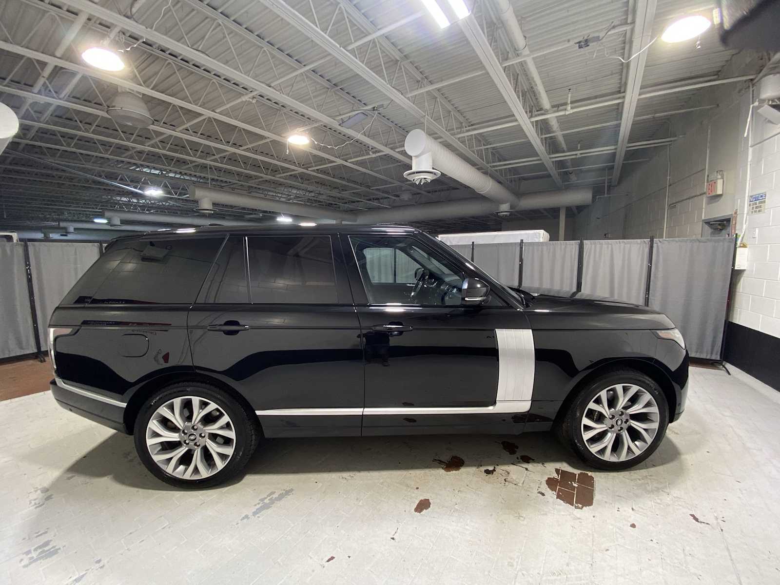 Thumbnail: 2021 Land Rover Range Rover - 27