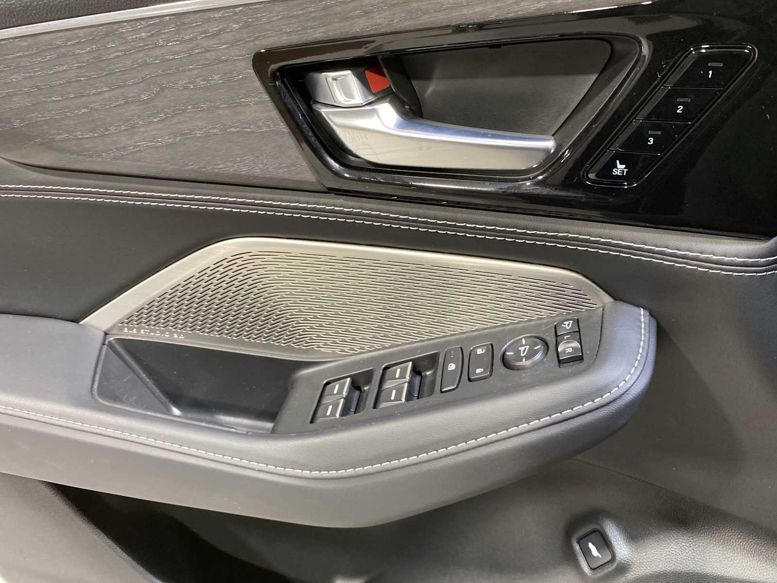 Thumbnail: 2023 Acura MDX - 23