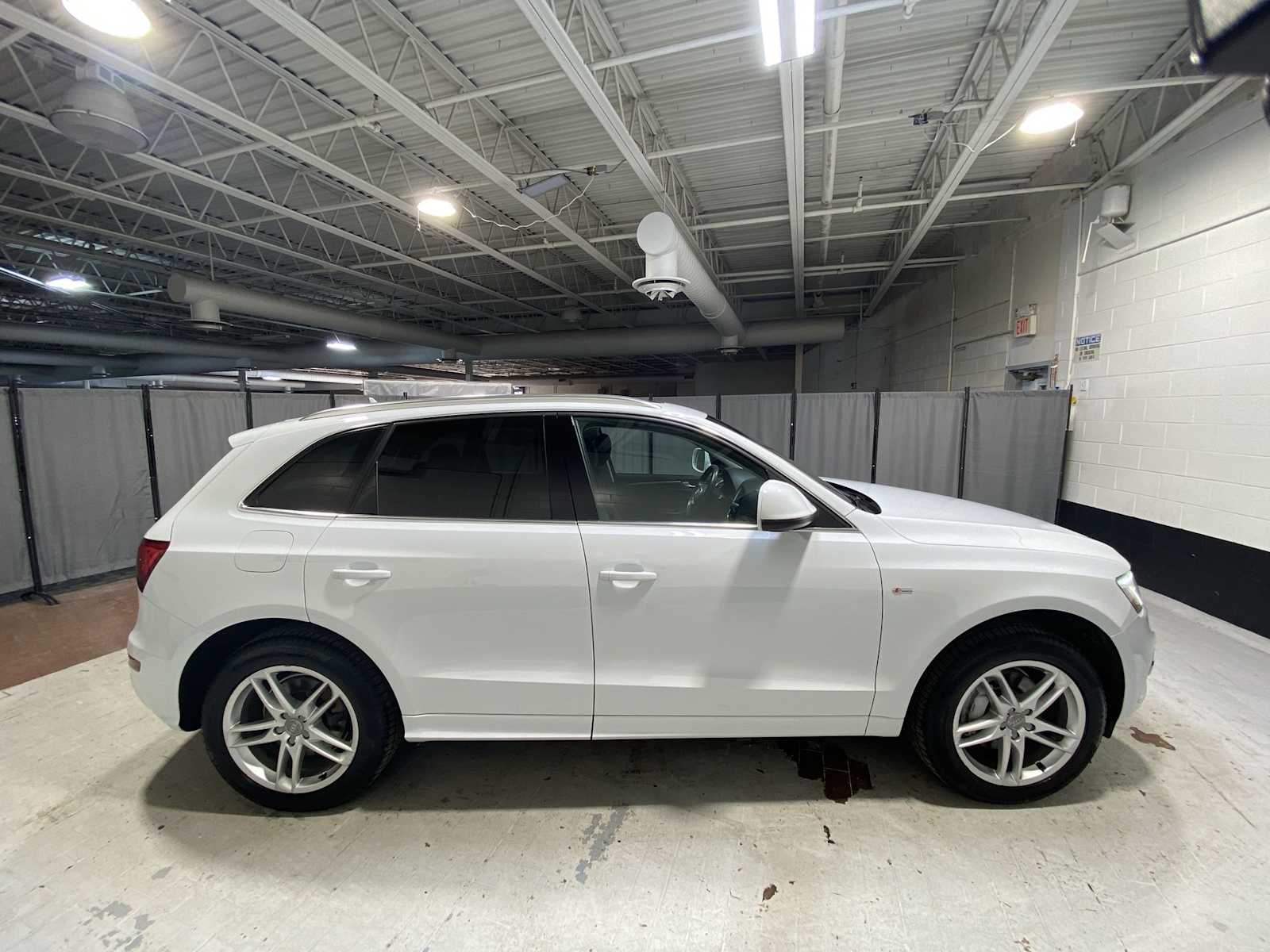 Thumbnail: 2013 Audi Q5 - 27