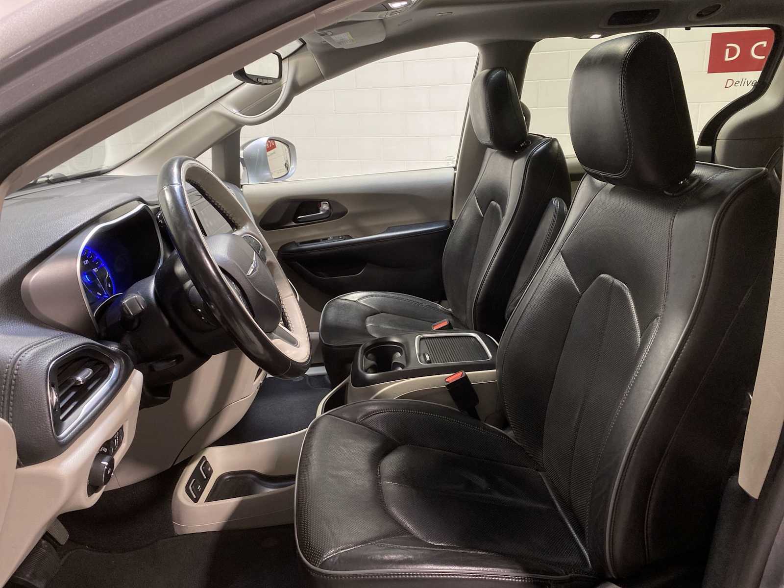 2019 Chrysler Pacifica Limited photo 2