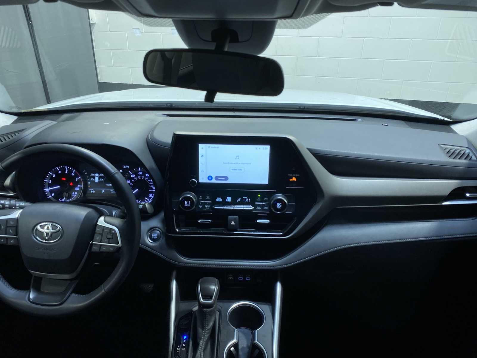 Thumbnail: 2023 Toyota Highlander - 10
