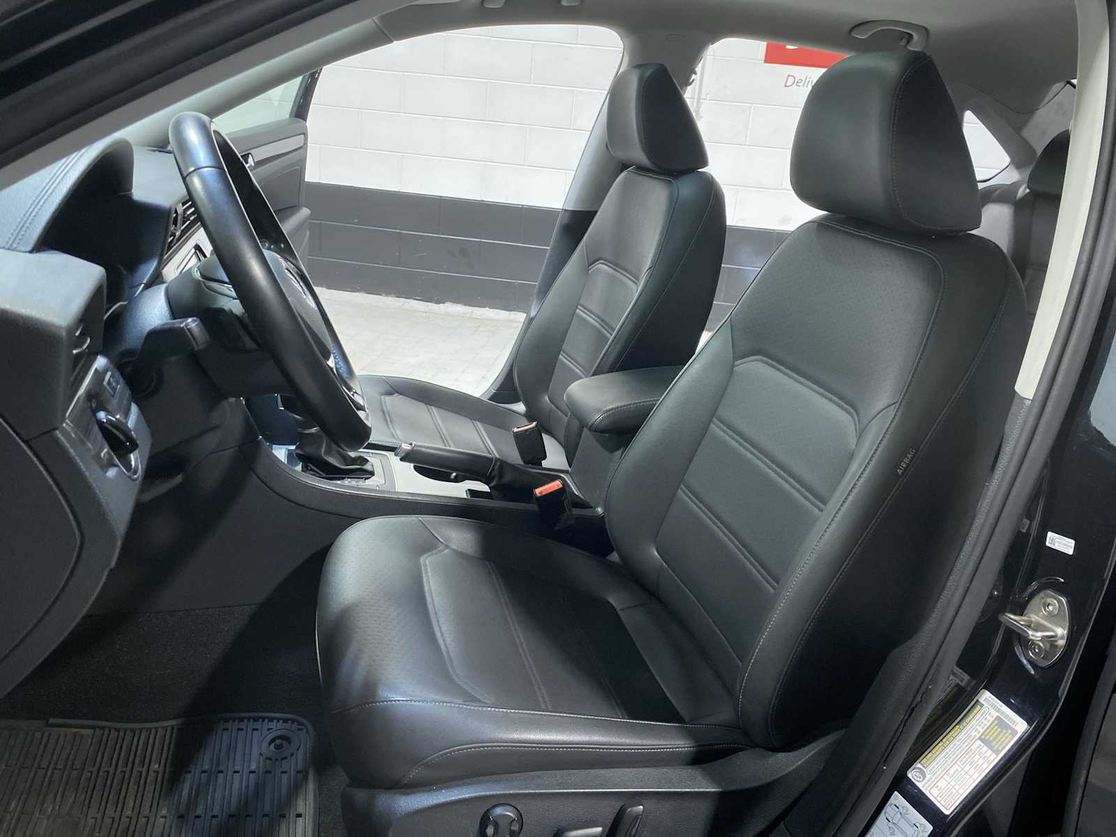 Thumbnail: 2020 Volkswagen Passat - 11