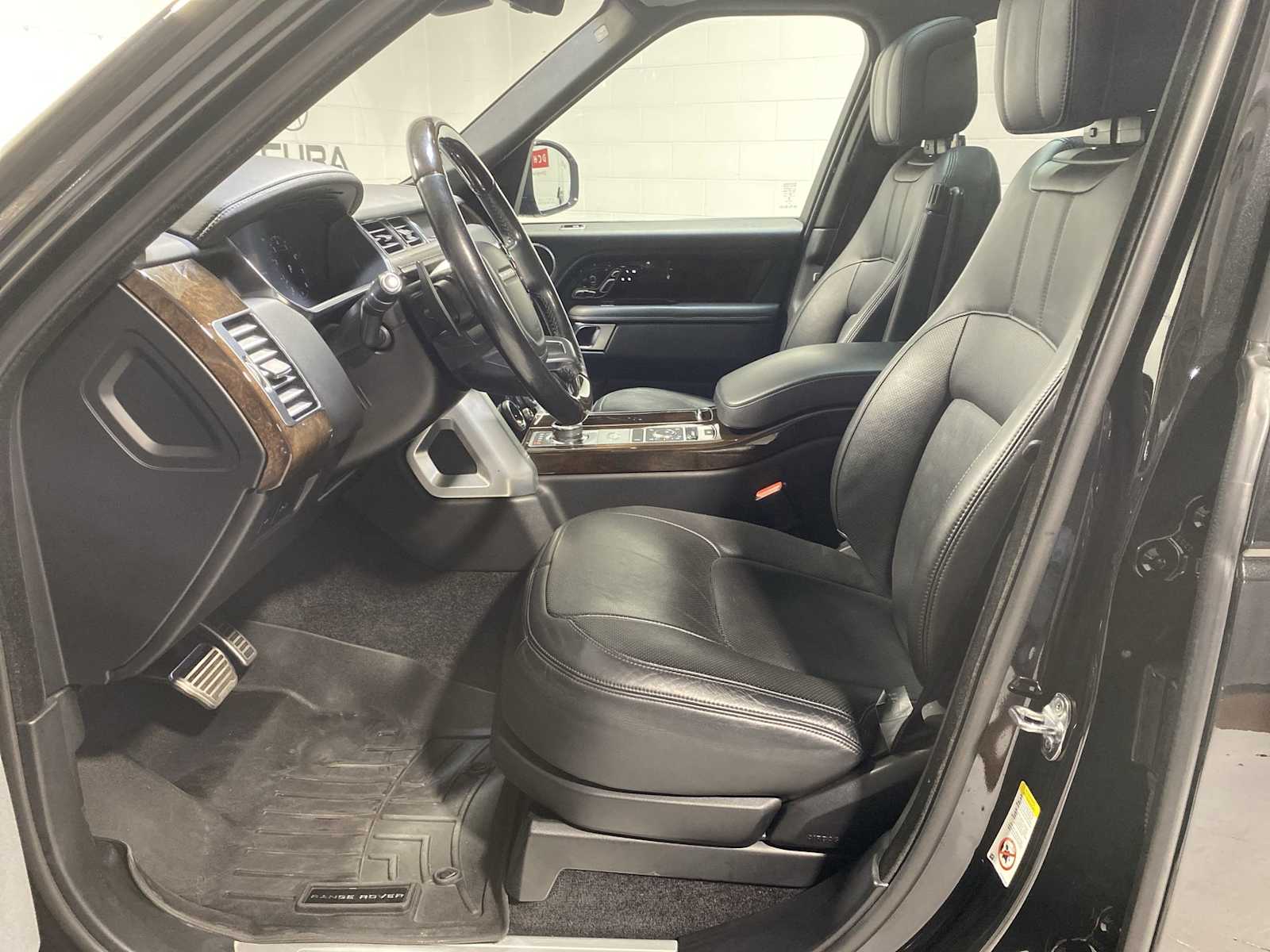Thumbnail: 2021 Land Rover Range Rover - 2
