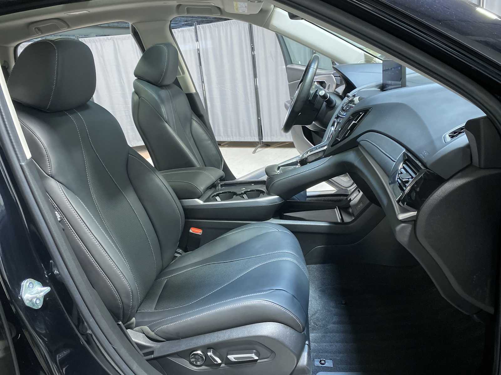 Thumbnail: 2025 Acura RDX - 14