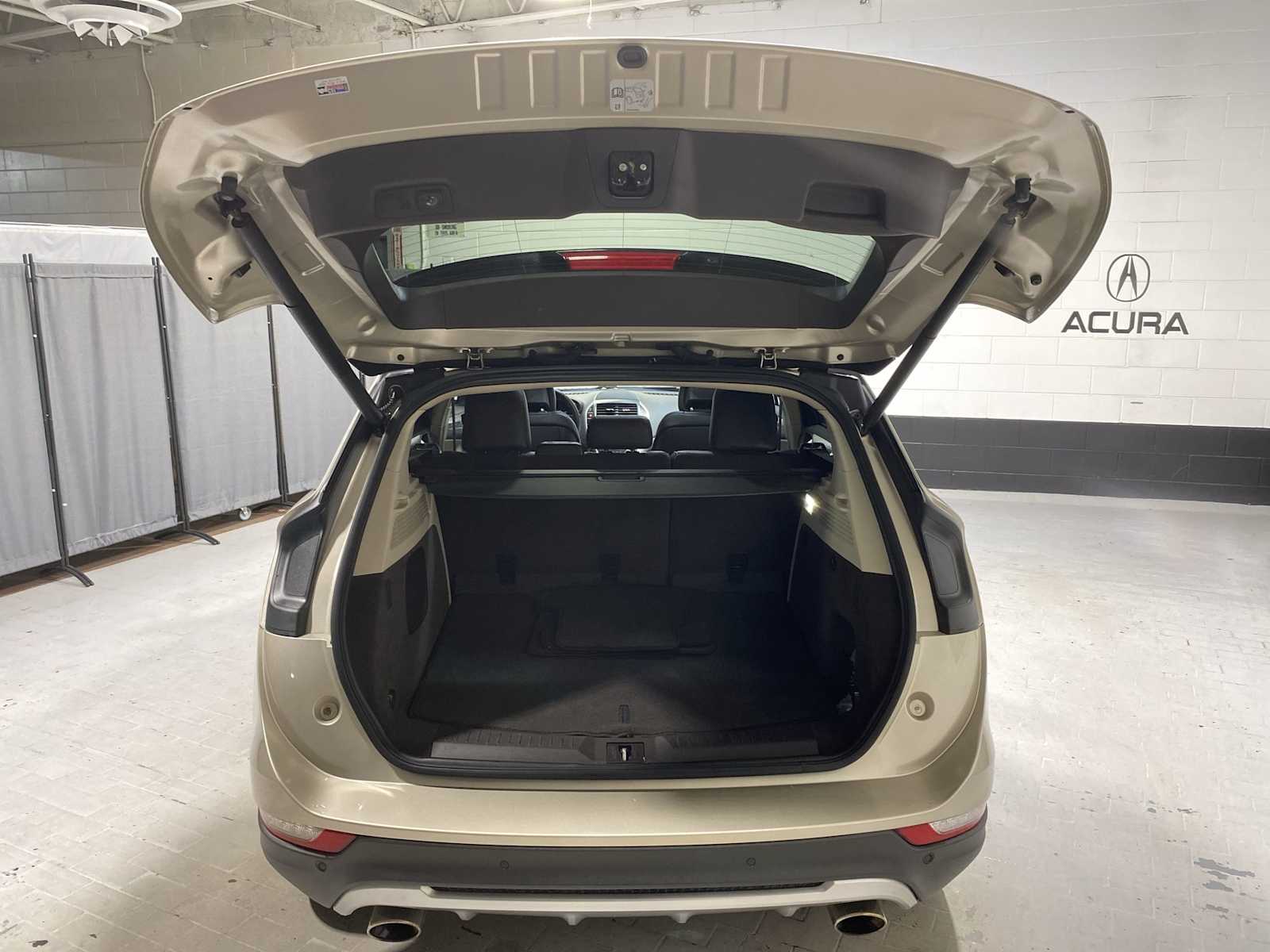 Thumbnail: 2017 Lincoln MKC - 19